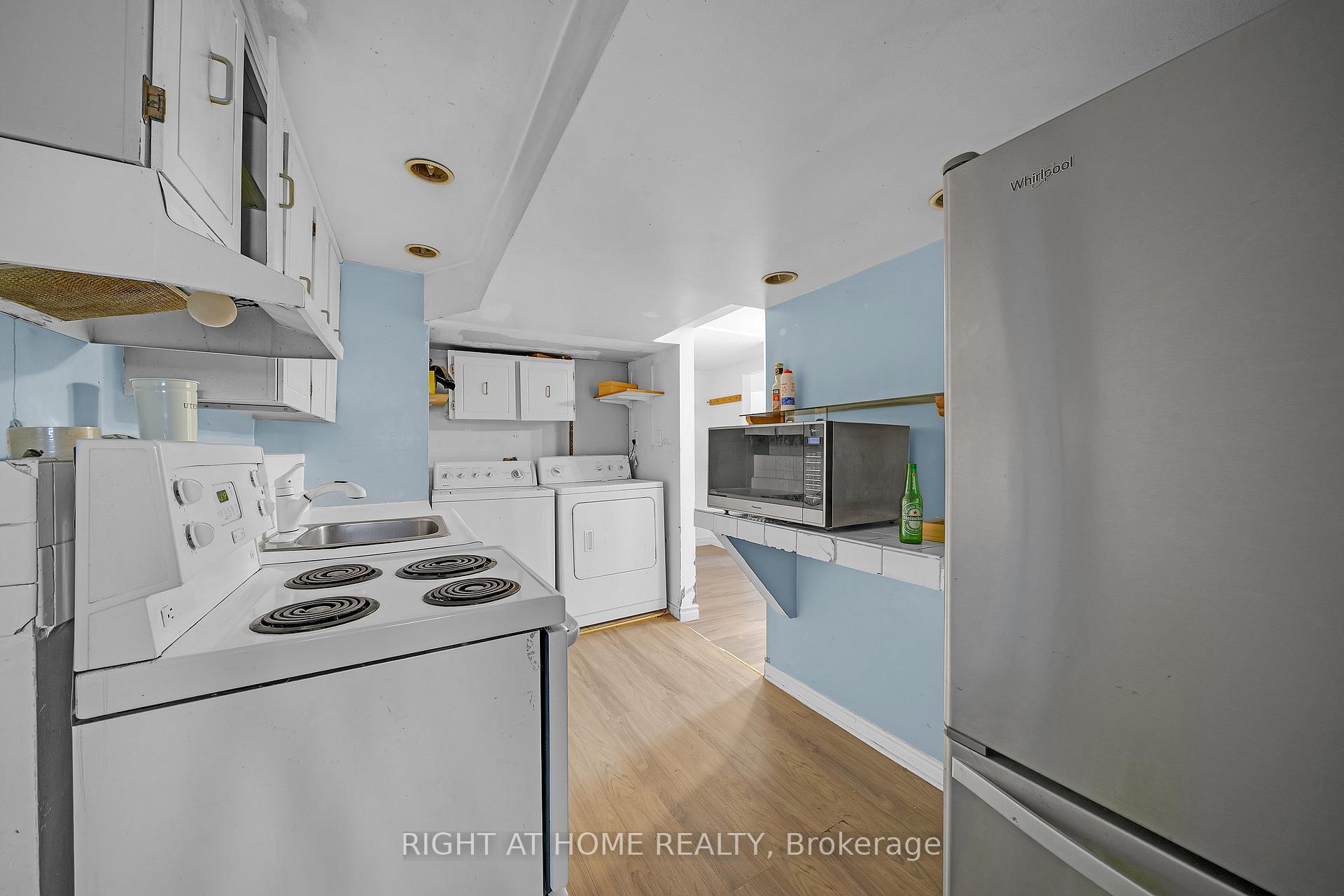 Photo 43 of 3241 Mccarthy Court, Mississauga, Applewood — HOMEH