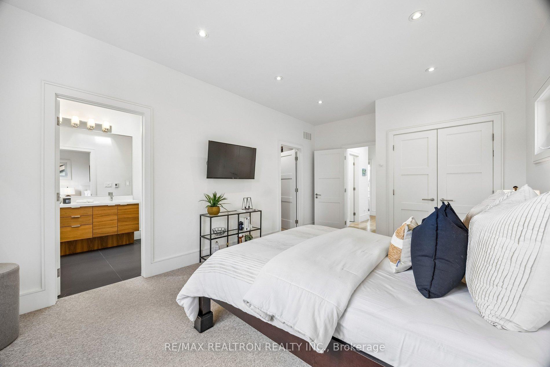 Photo 20 of 125 Pinewood Avenue, Toronto, Humewood-Cedarvale — HOMEH