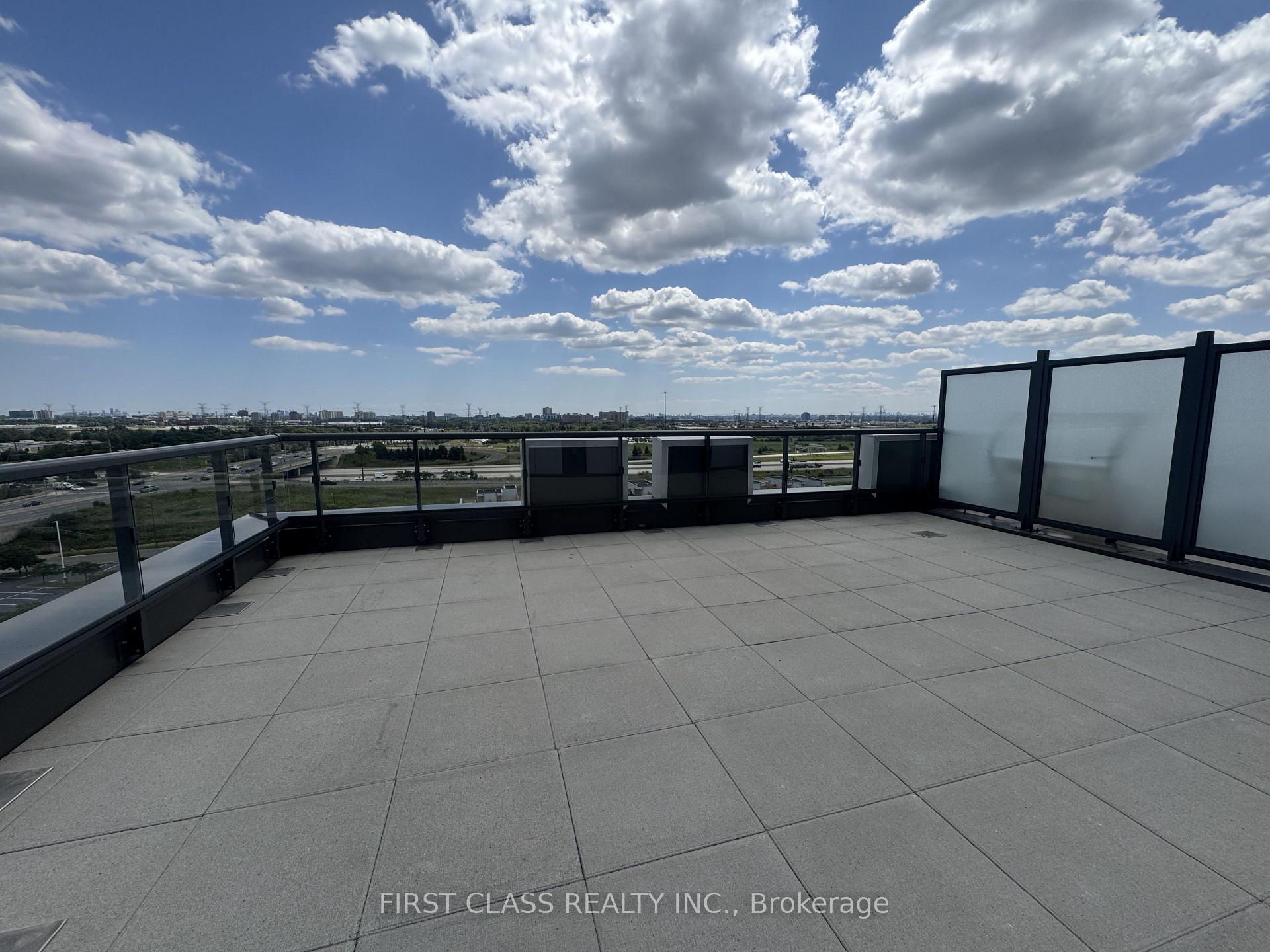 Photo 12 of Unit 1017, 60 Honeycrisp Crescent, Vaughan, Vaughan Corporate Centre — HOMEH