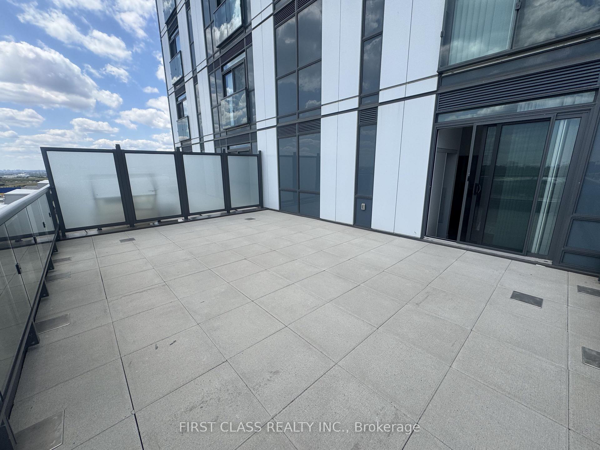 Photo 13 of Unit 1017, 60 Honeycrisp Crescent, Vaughan, Vaughan Corporate Centre — HOMEH