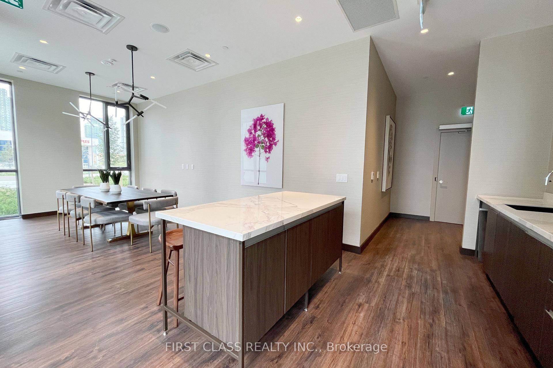 Photo 16 of Unit 1017, 60 Honeycrisp Crescent, Vaughan, Vaughan Corporate Centre — HOMEH