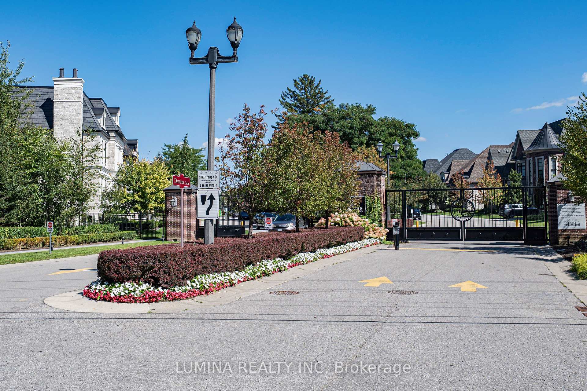 Photo 6 of 30 Davina Circle N, Aurora, Aurora Estates — HOMEH