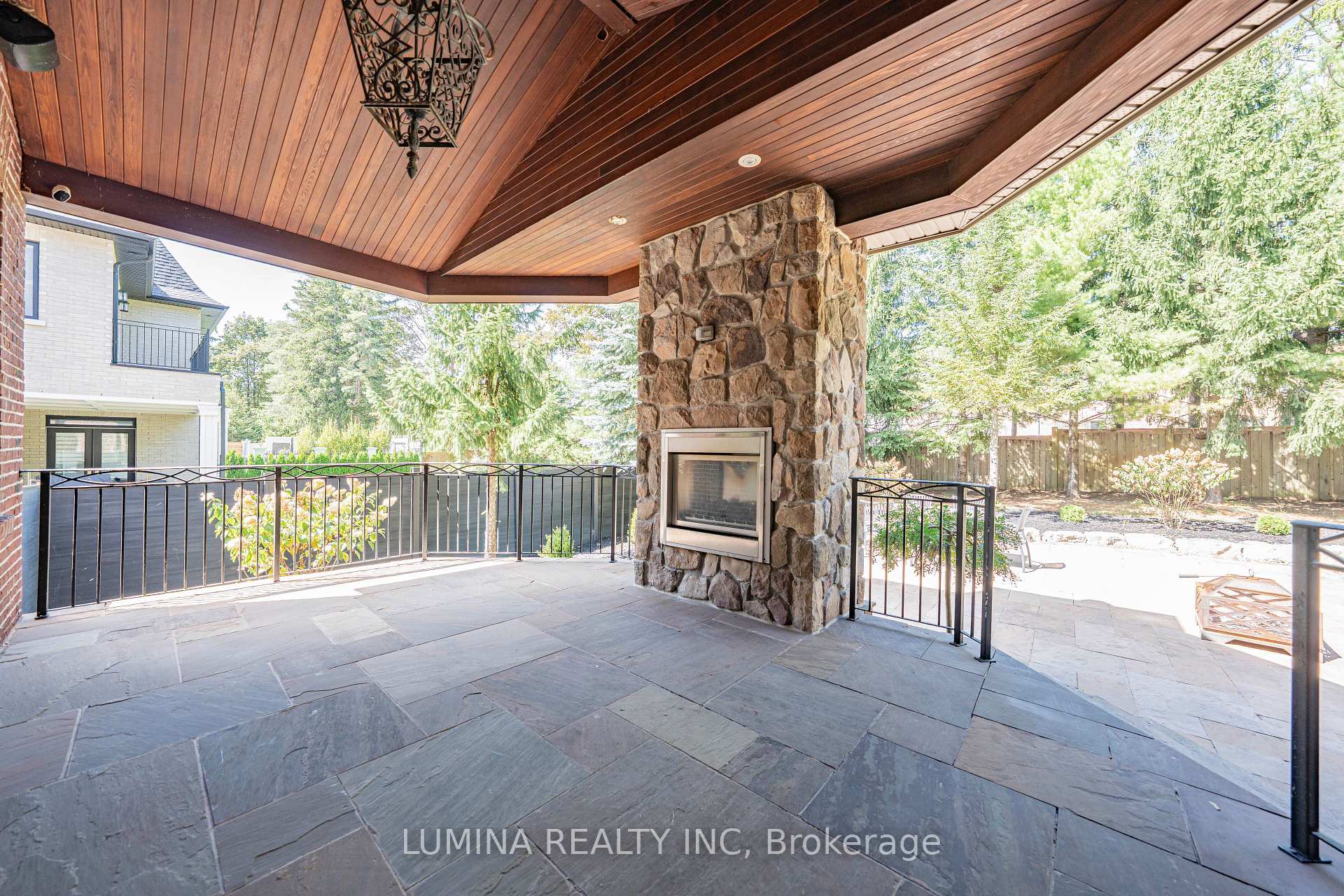 Photo 9 of 30 Davina Circle N, Aurora, Aurora Estates — HOMEH