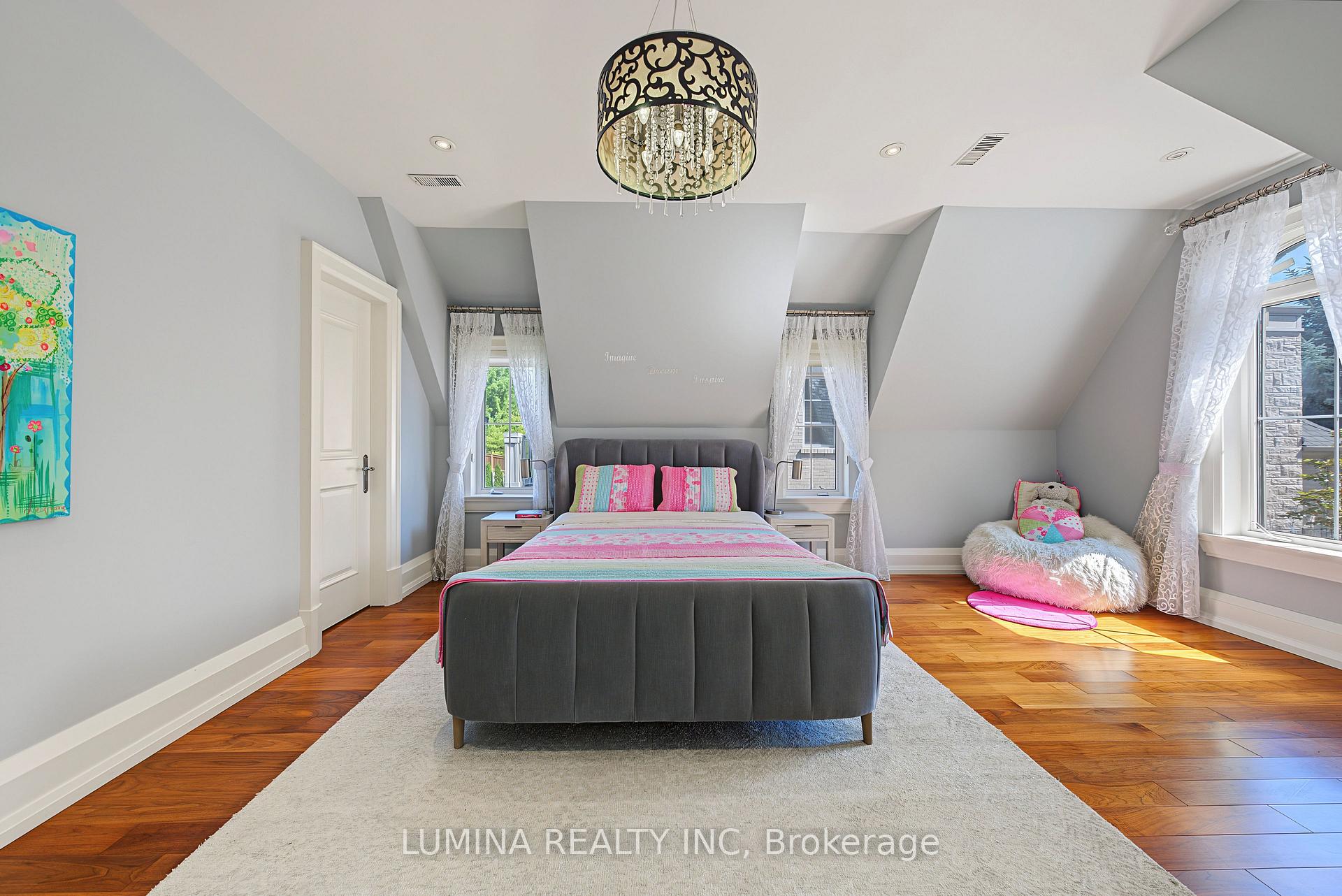 Photo 35 of 30 Davina Circle N, Aurora, Aurora Estates — HOMEH