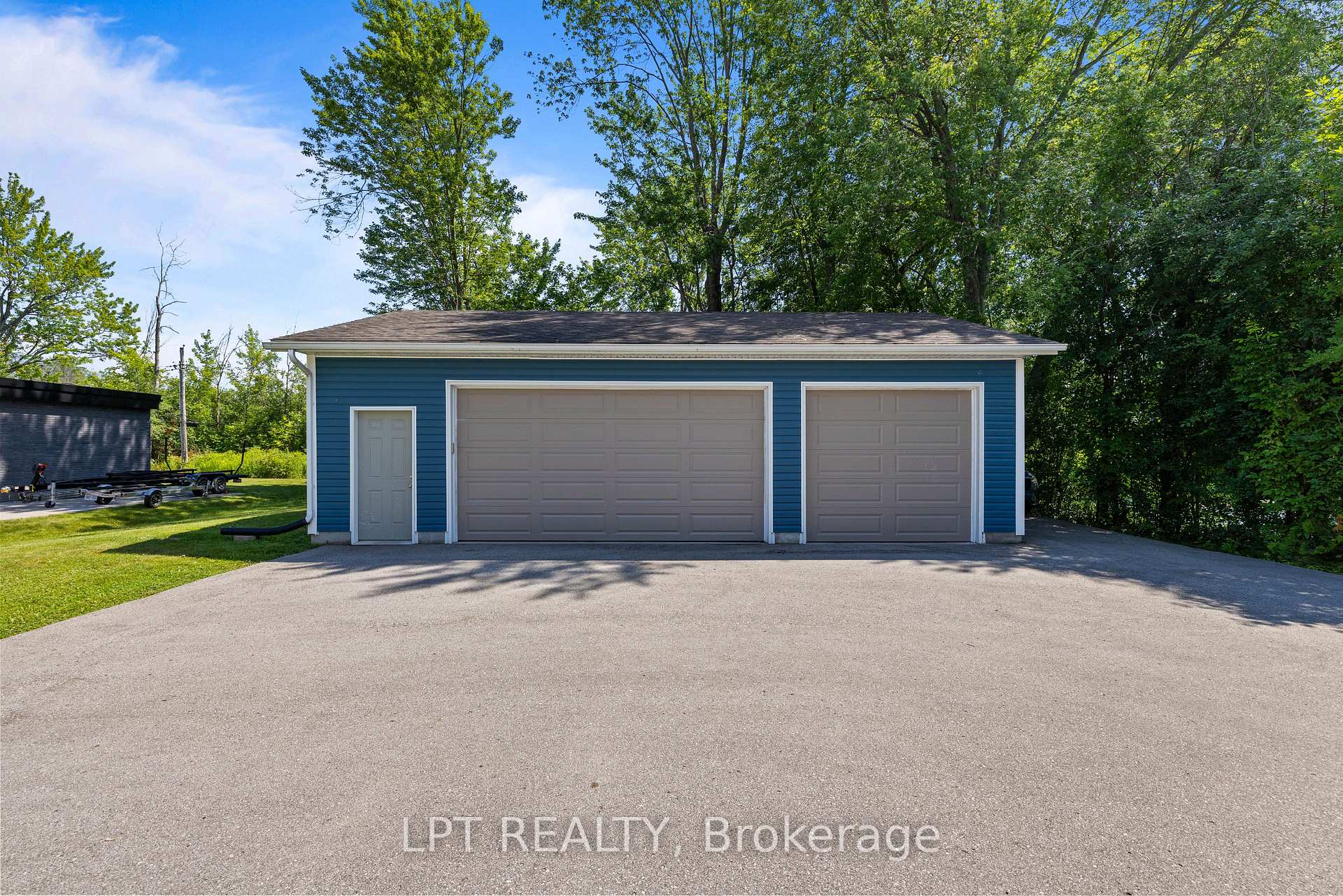 Photo 10 of 173 Lake Drive E, Georgina, Historic Lakeshore Communities — HOMEH