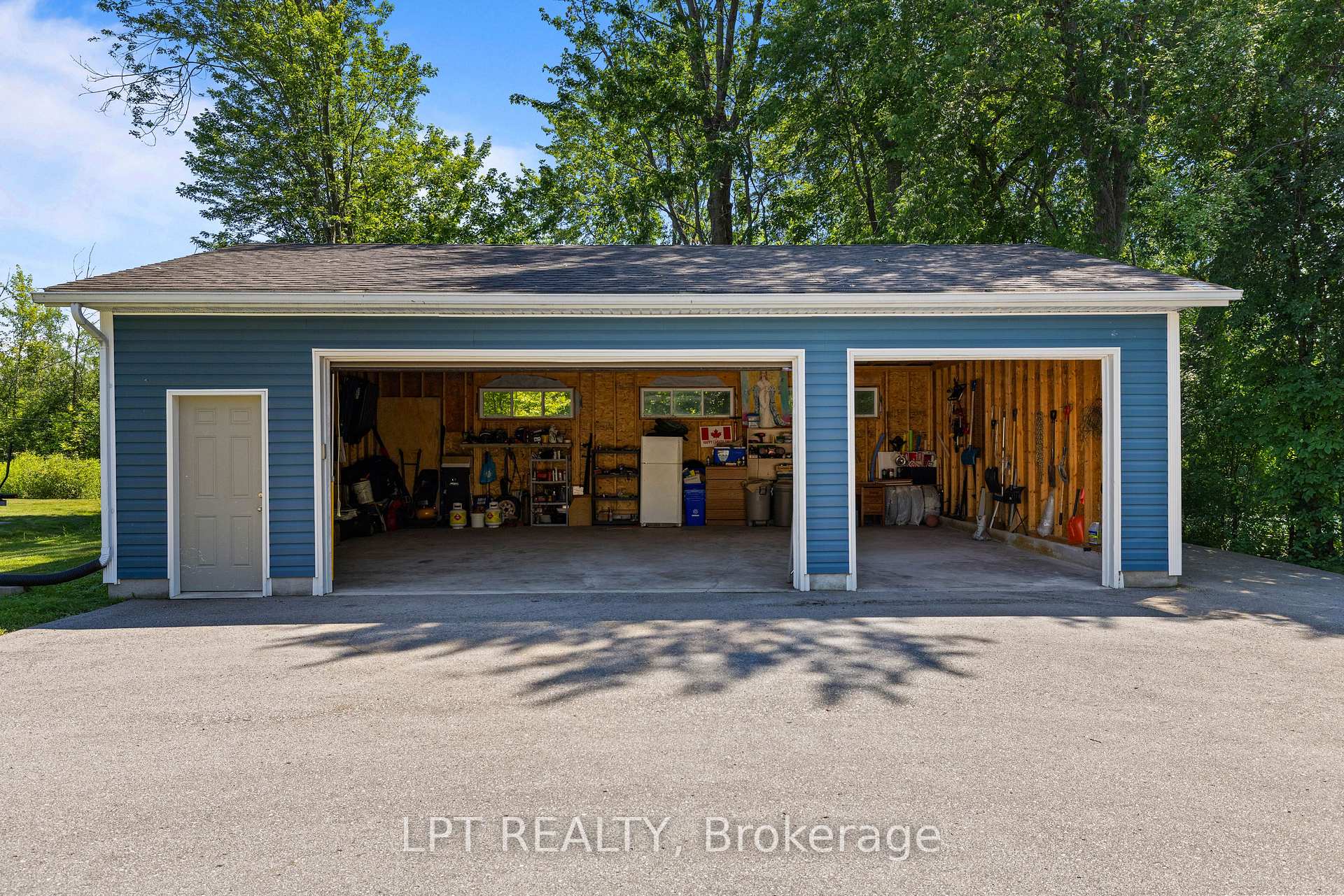 Photo 11 of 173 Lake Drive E, Georgina, Historic Lakeshore Communities — HOMEH