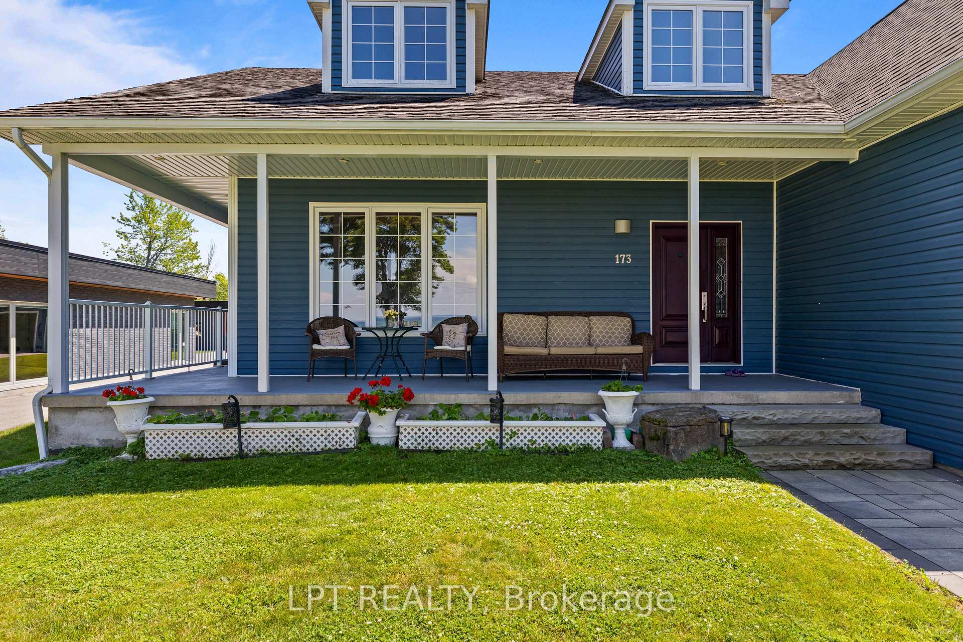Photo 13 of 173 Lake Drive E, Georgina, Historic Lakeshore Communities — HOMEH