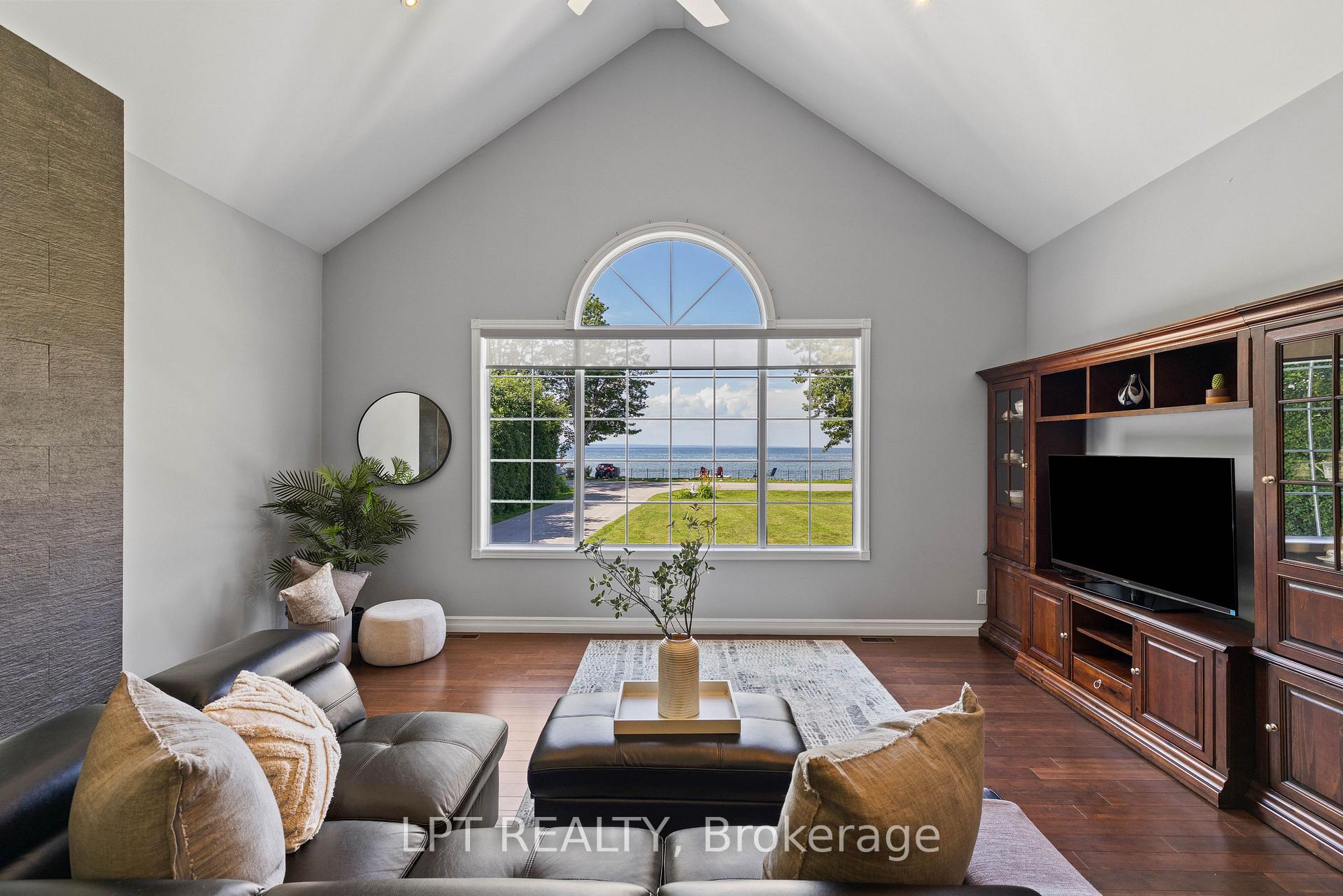 Photo 16 of 173 Lake Drive E, Georgina, Historic Lakeshore Communities — HOMEH