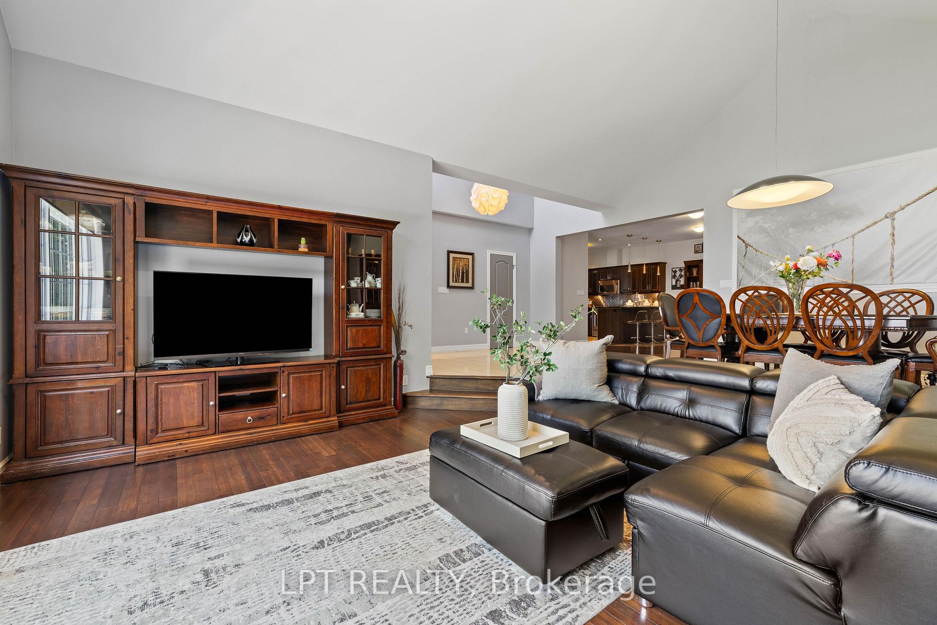 Photo 17 of 173 Lake Drive E, Georgina, Historic Lakeshore Communities — HOMEH