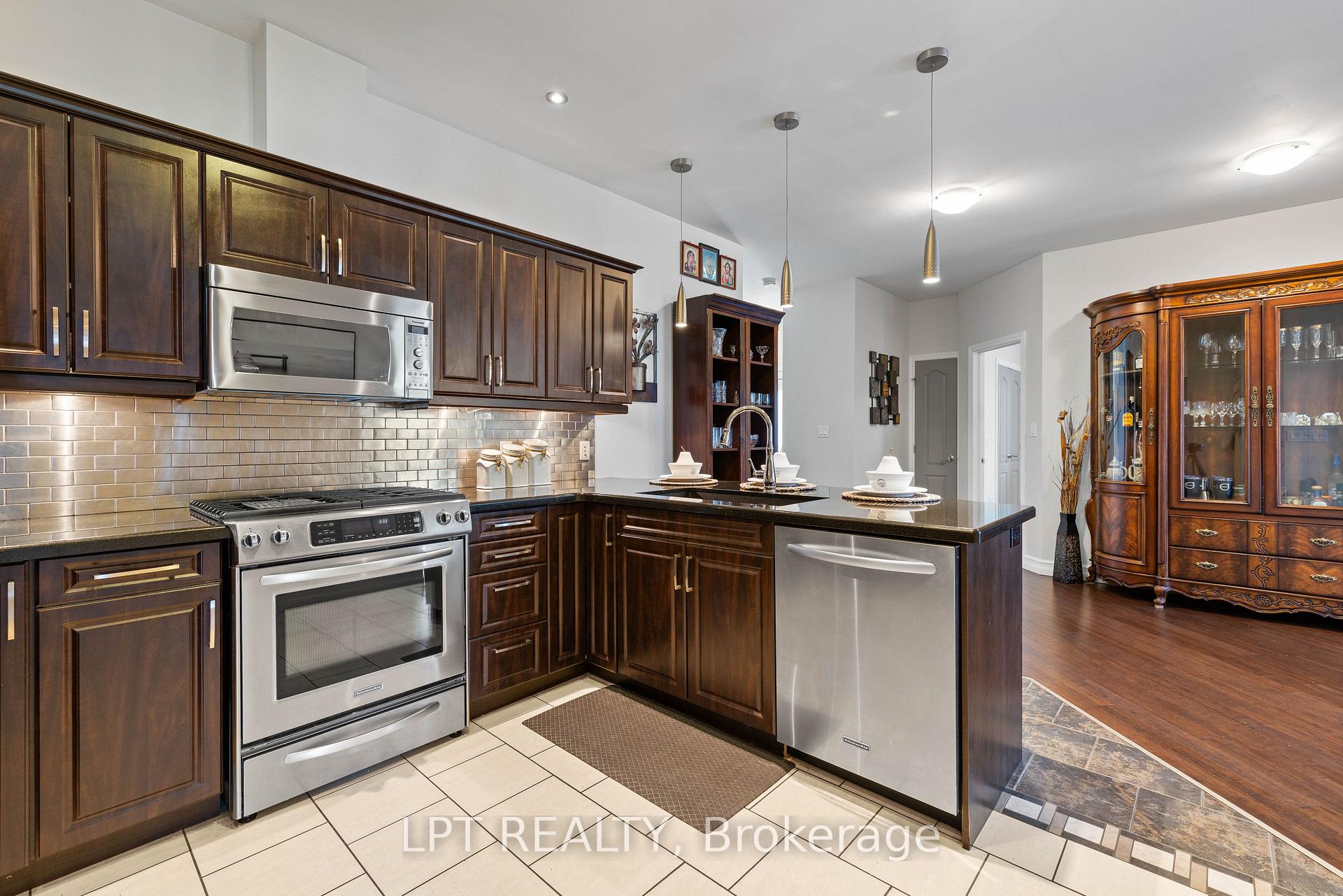 Photo 24 of 173 Lake Drive E, Georgina, Historic Lakeshore Communities — HOMEH