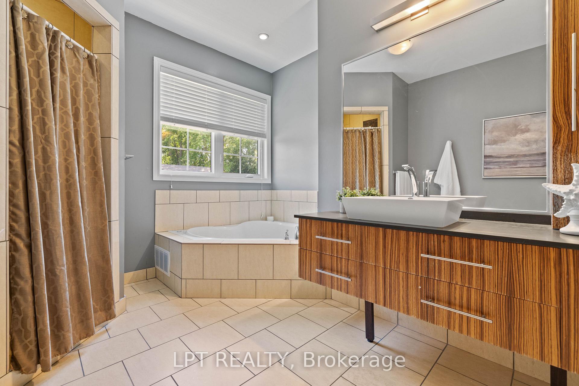 Photo 27 of 173 Lake Drive E, Georgina, Historic Lakeshore Communities — HOMEH