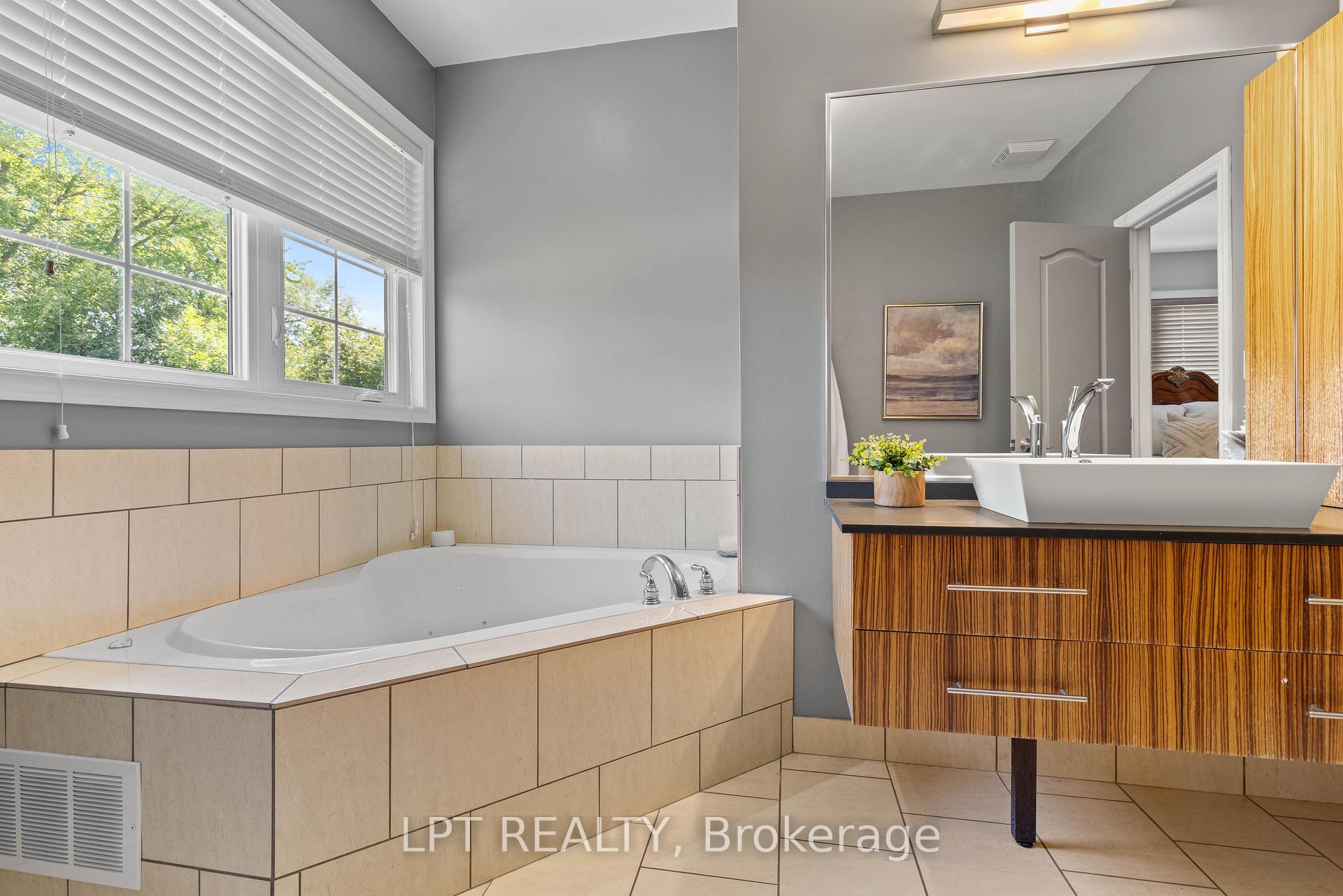 Photo 28 of 173 Lake Drive E, Georgina, Historic Lakeshore Communities — HOMEH