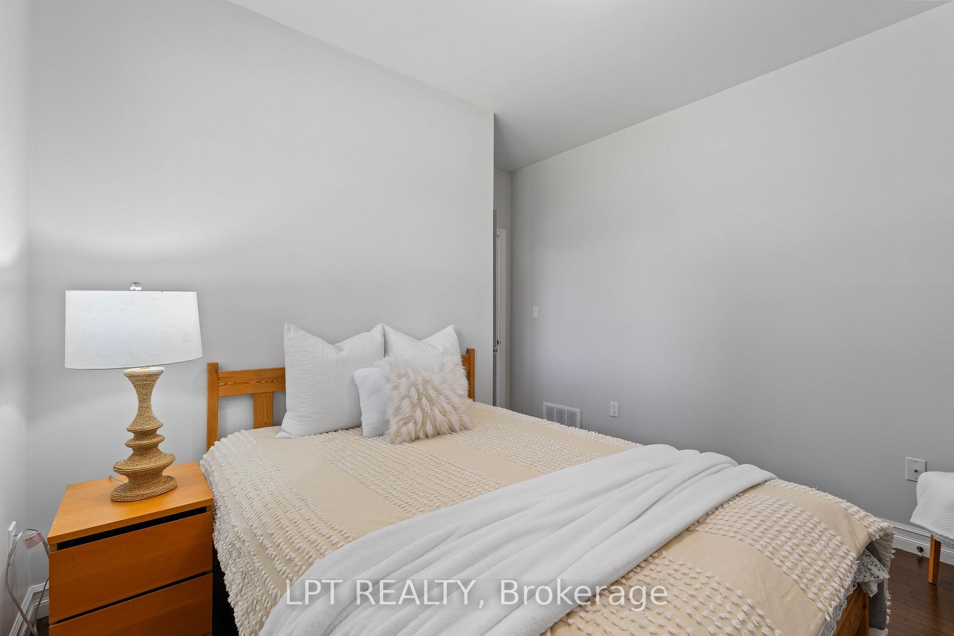 Photo 32 of 173 Lake Drive E, Georgina, Historic Lakeshore Communities — HOMEH