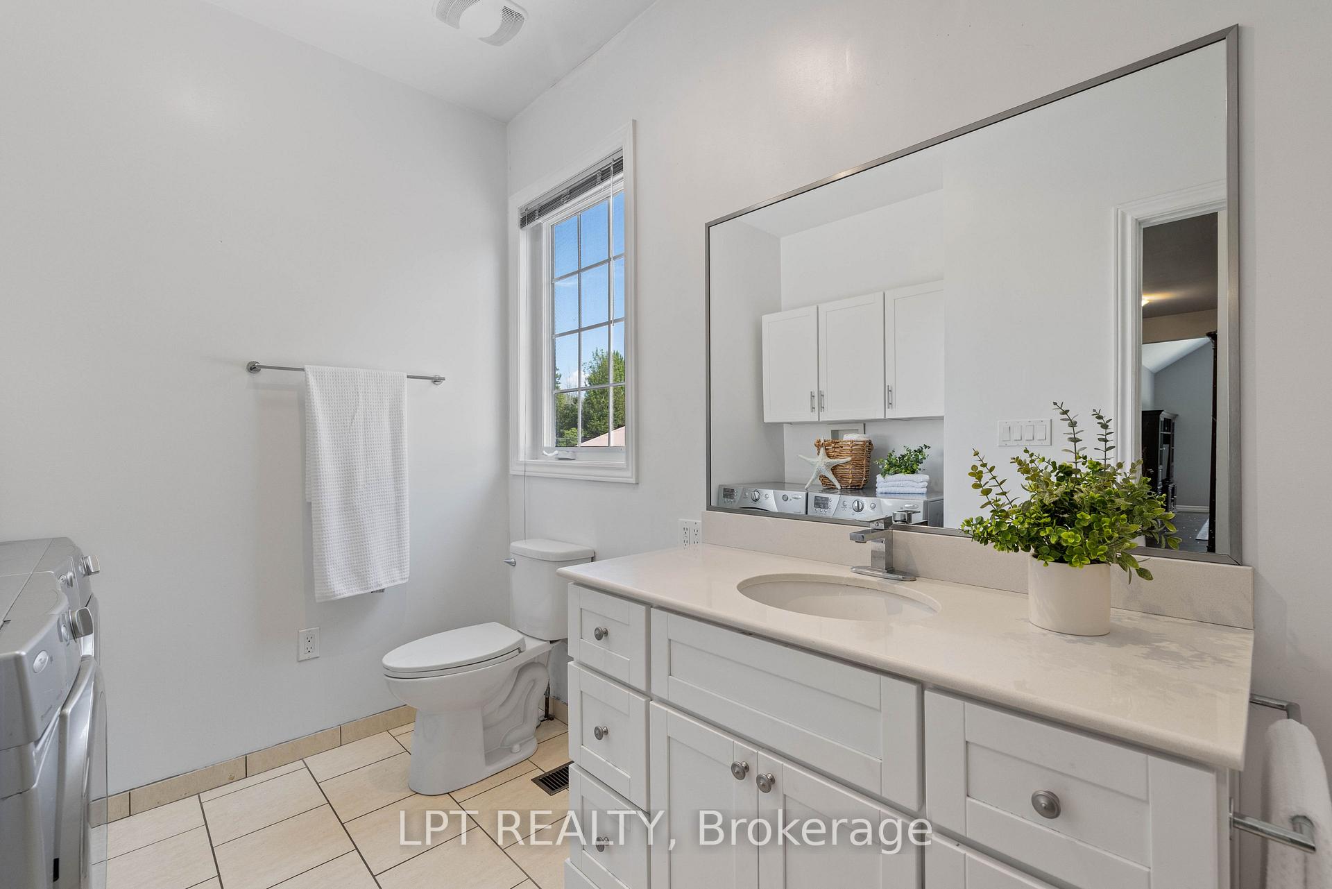 Photo 33 of 173 Lake Drive E, Georgina, Historic Lakeshore Communities — HOMEH