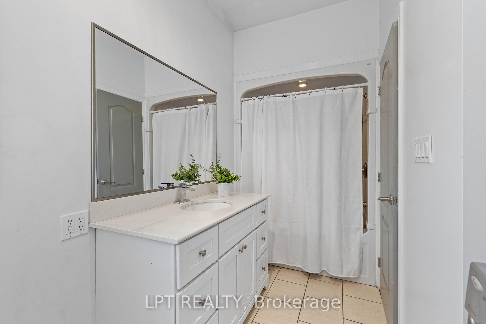 Photo 34 of 173 Lake Drive E, Georgina, Historic Lakeshore Communities — HOMEH