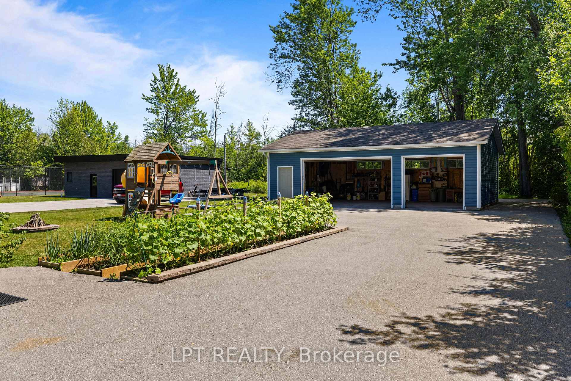 Photo 41 of 173 Lake Drive E, Georgina, Historic Lakeshore Communities — HOMEH
