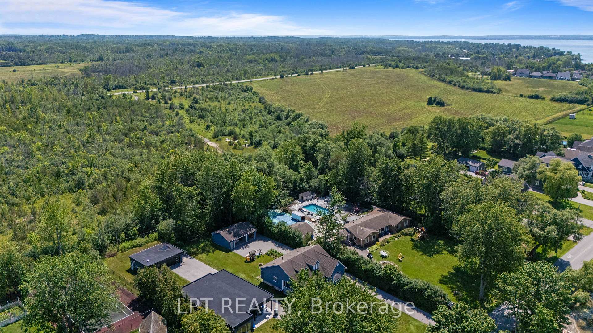 Photo 49 of 173 Lake Drive E, Georgina, Historic Lakeshore Communities — HOMEH