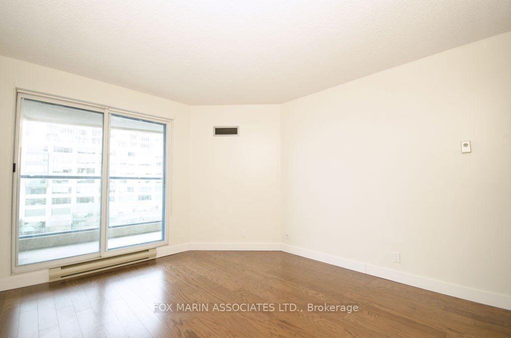Photo 3 of Unit 711, 99 Harbour Square, Toronto, Waterfront Communities — HOMEH