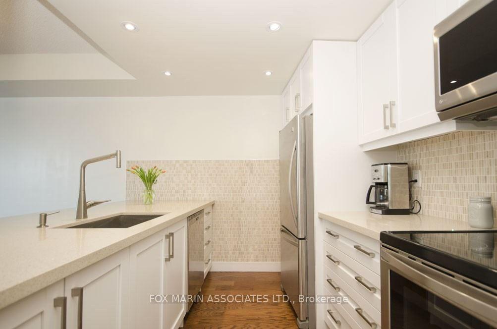 Photo 5 of Unit 711, 99 Harbour Square, Toronto, Waterfront Communities — HOMEH