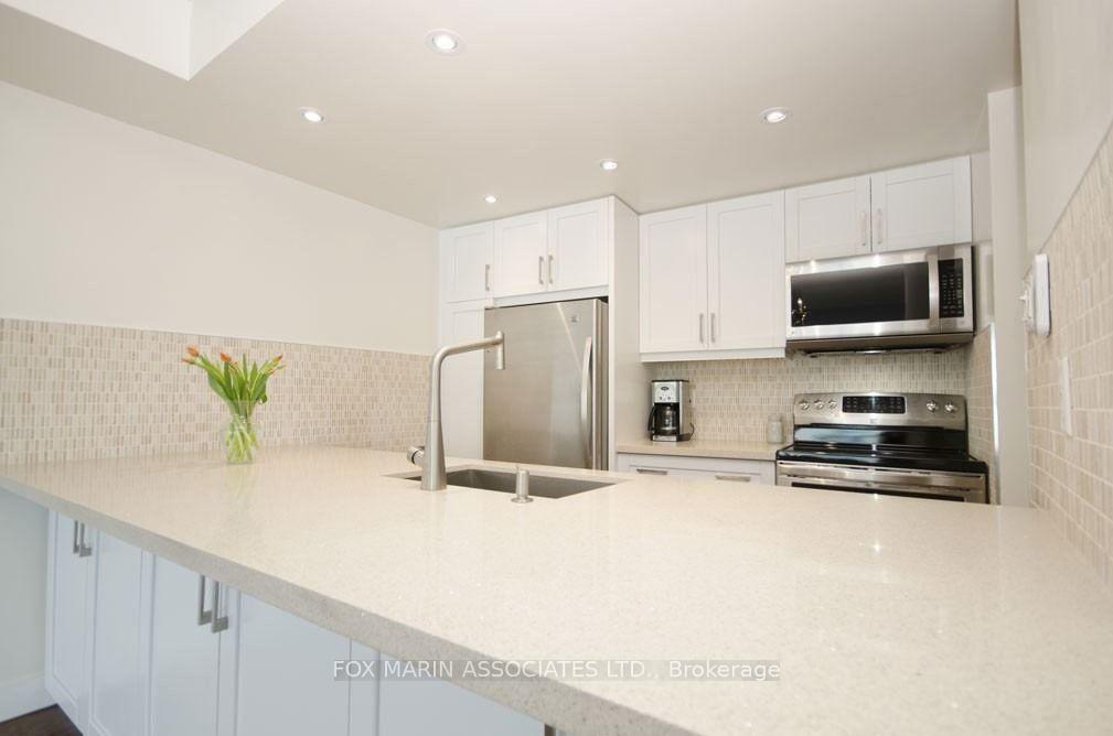 Photo 6 of Unit 711, 99 Harbour Square, Toronto, Waterfront Communities — HOMEH