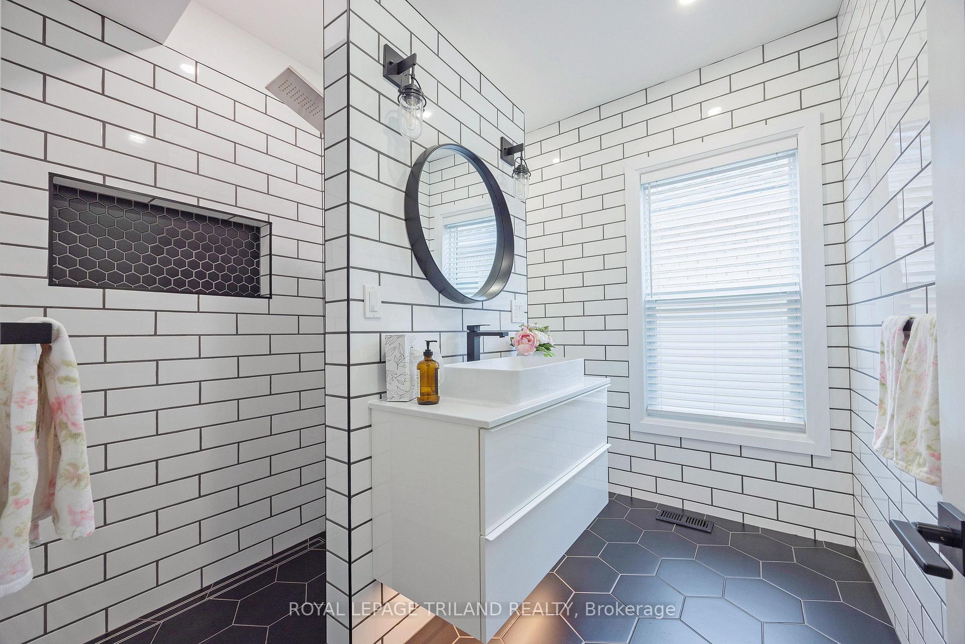 Photo 17 of 349 Emery Street E, London, South G — HOMEH
