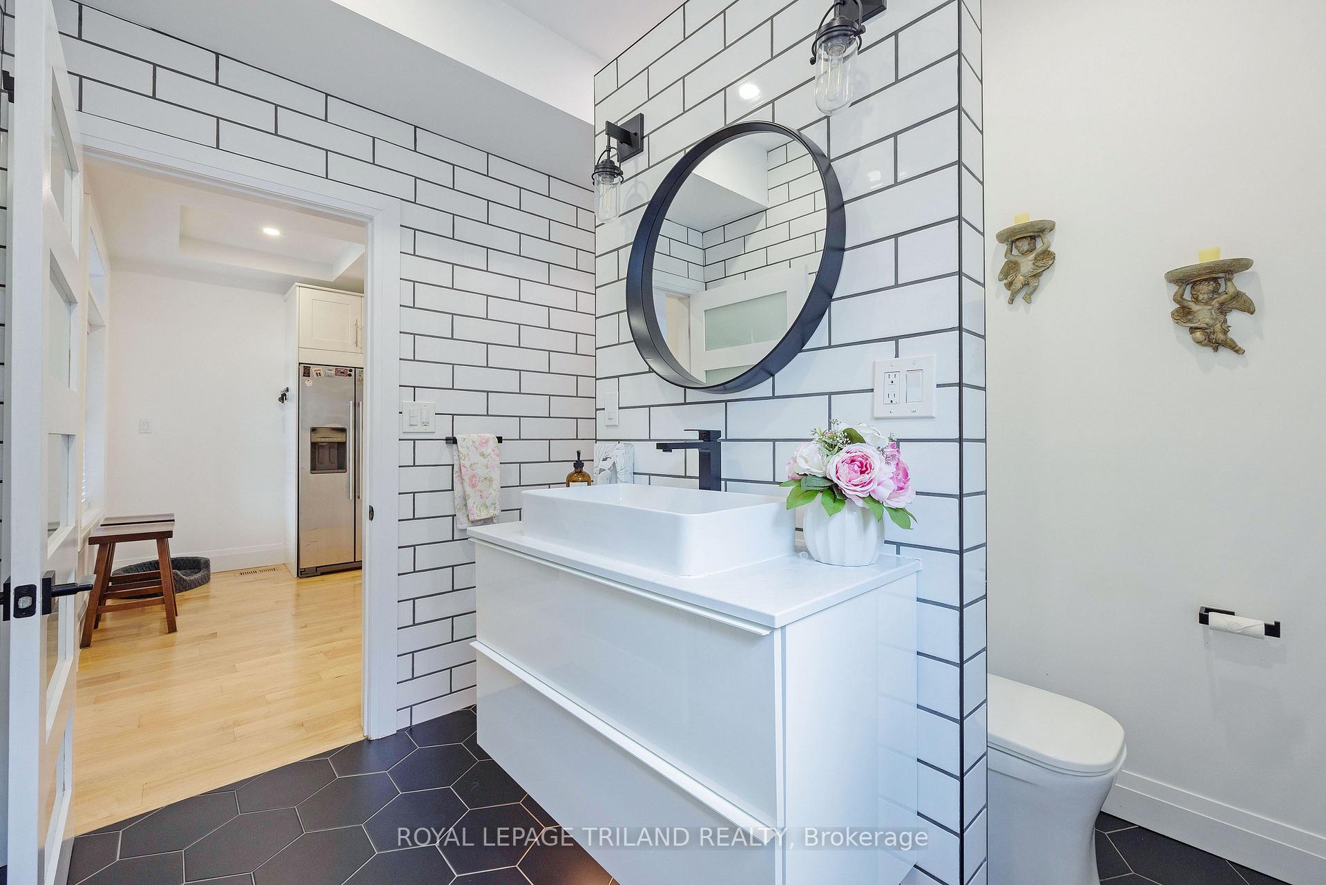 Photo 18 of 349 Emery Street E, London, South G — HOMEH