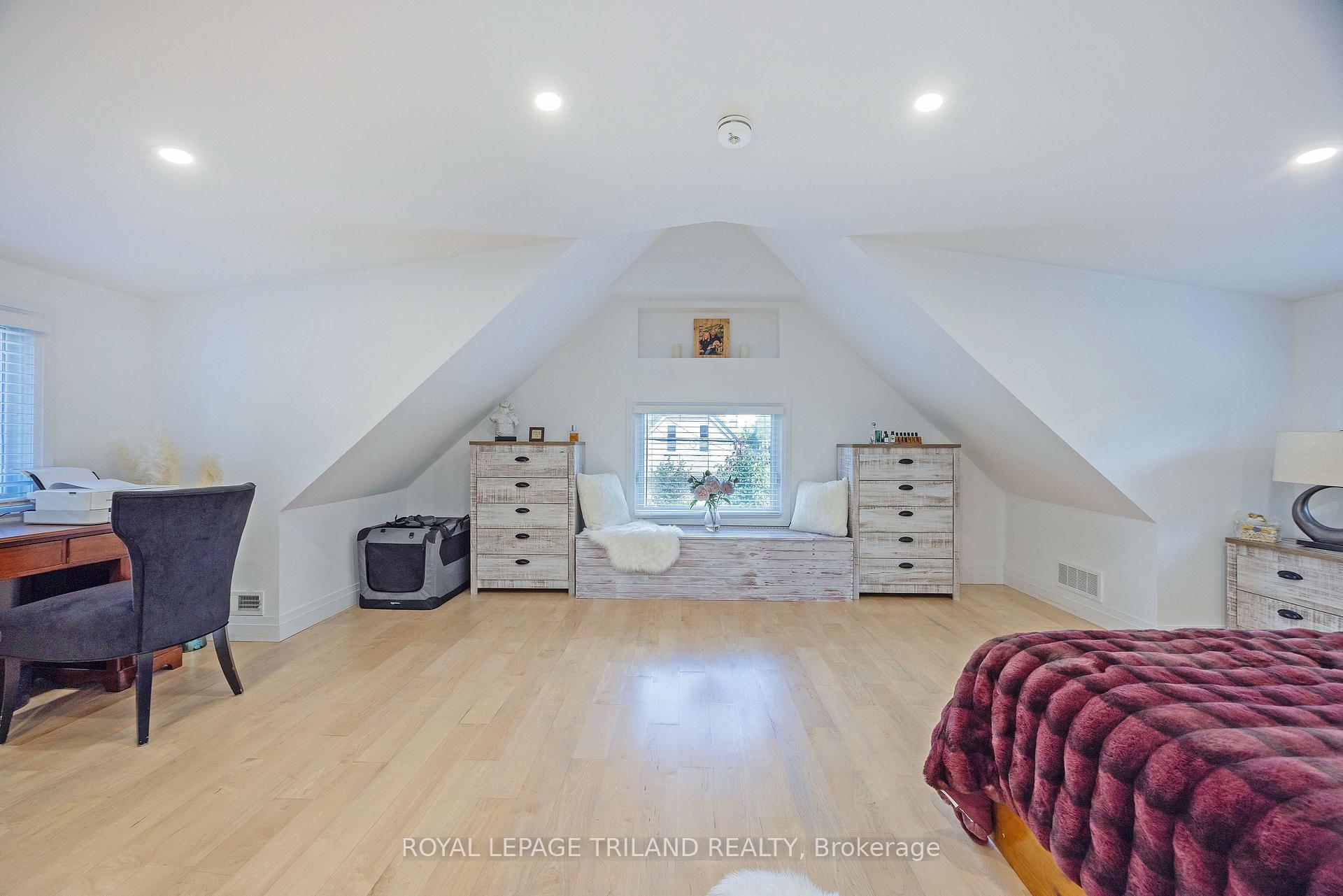 Photo 22 of 349 Emery Street E, London, South G — HOMEH