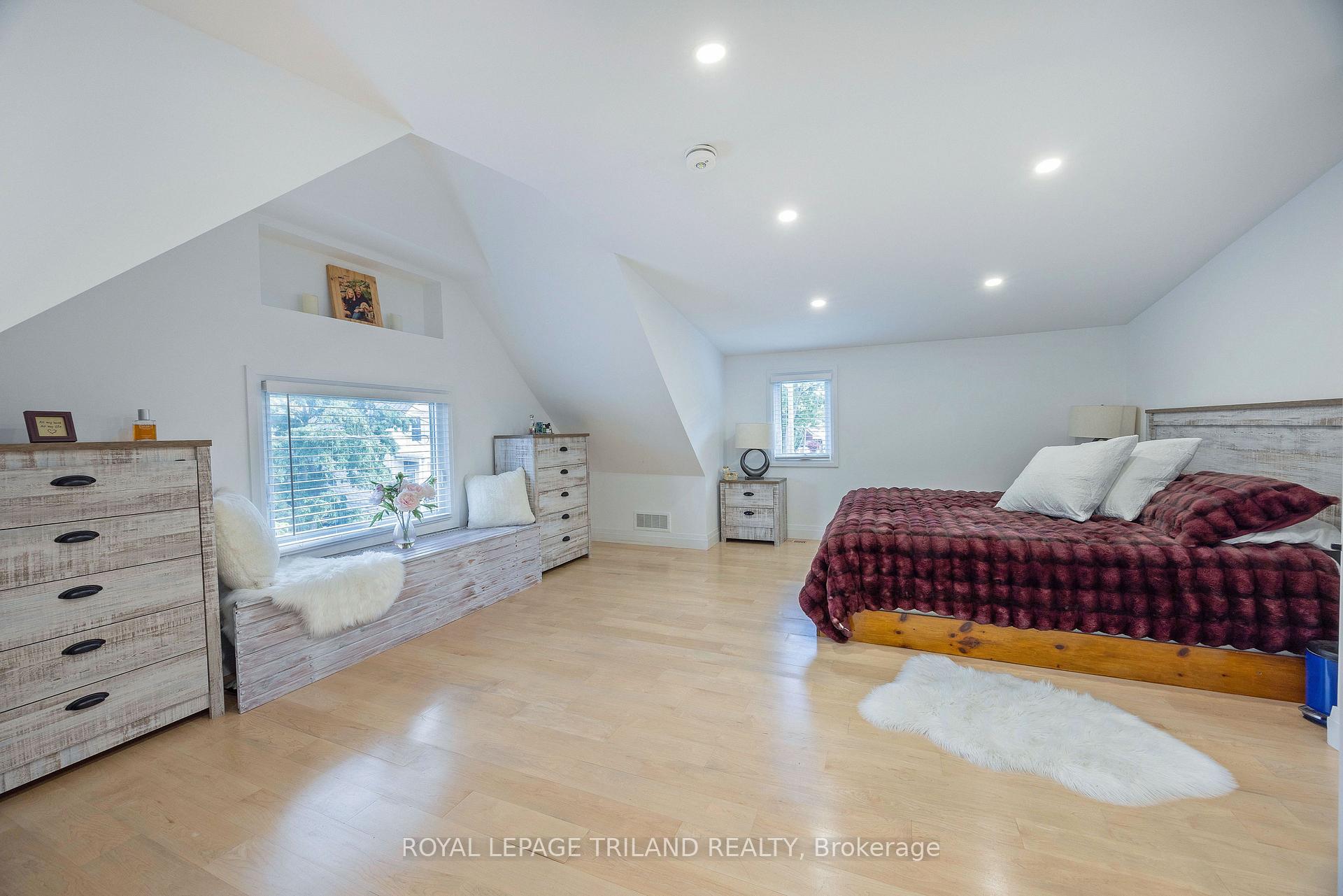 Photo 23 of 349 Emery Street E, London, South G — HOMEH