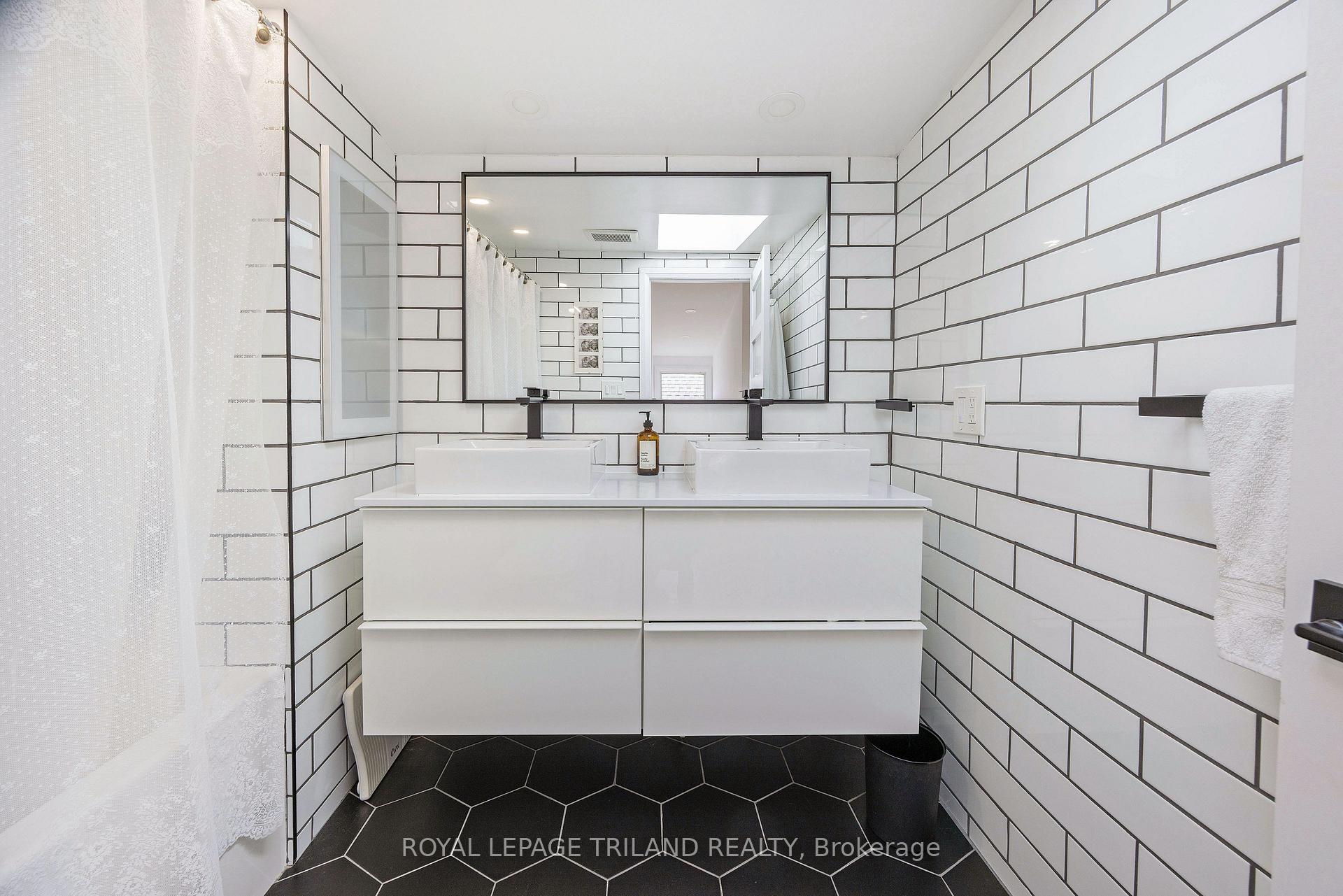 Photo 27 of 349 Emery Street E, London, South G — HOMEH