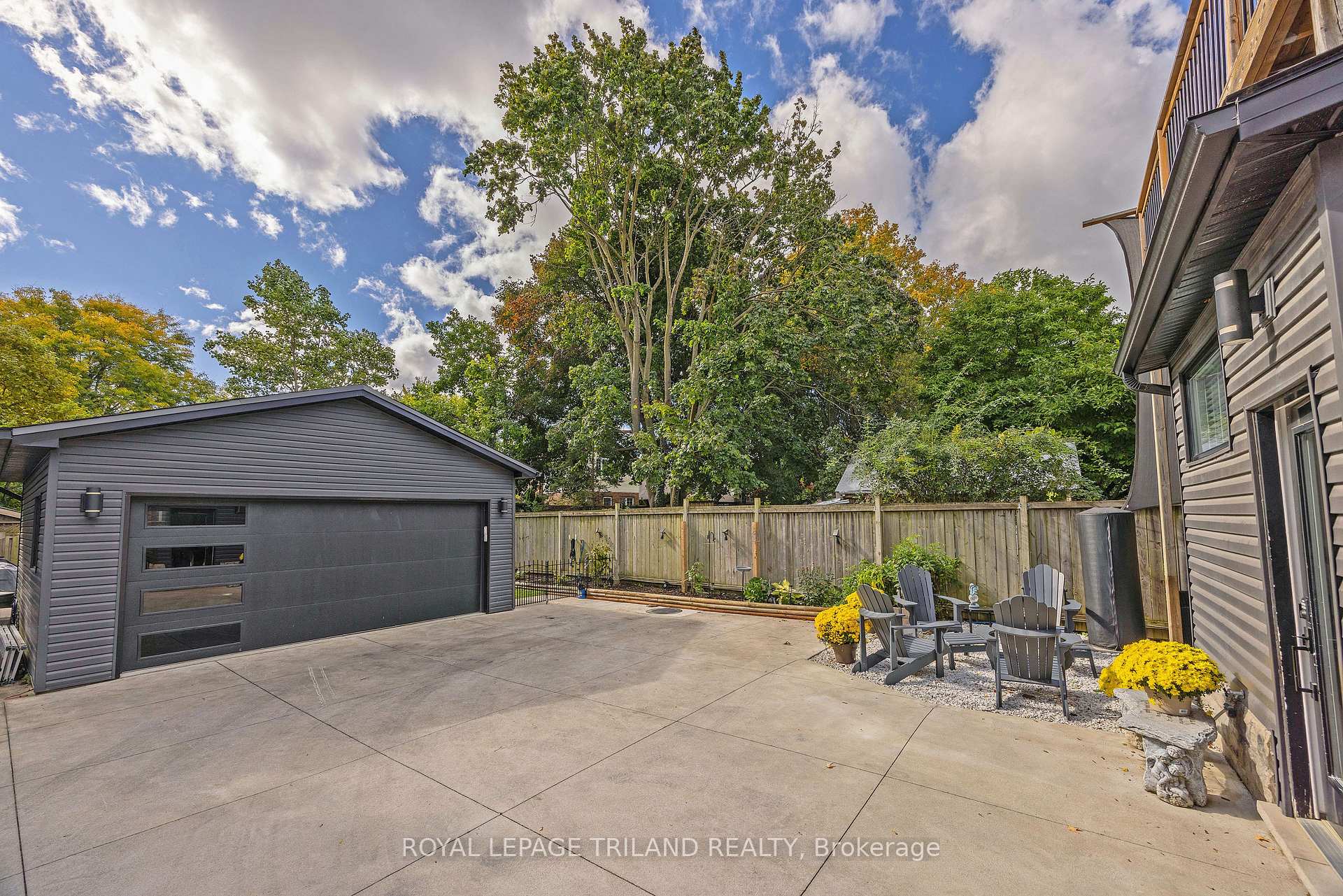Photo 35 of 349 Emery Street E, London, South G — HOMEH
