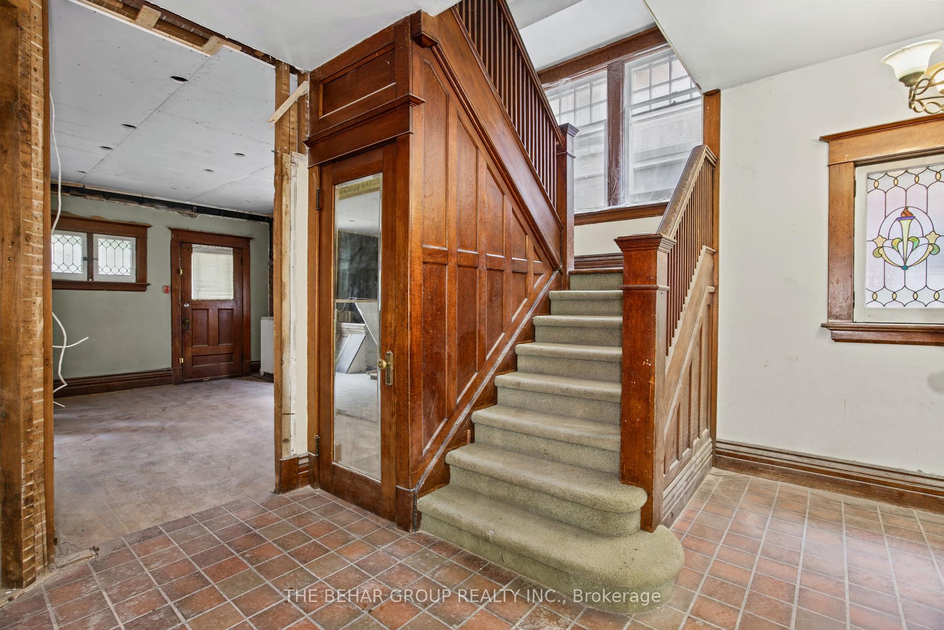 Photo 3 of 319 Indian Road, Toronto, High Park-Swansea — HOMEH