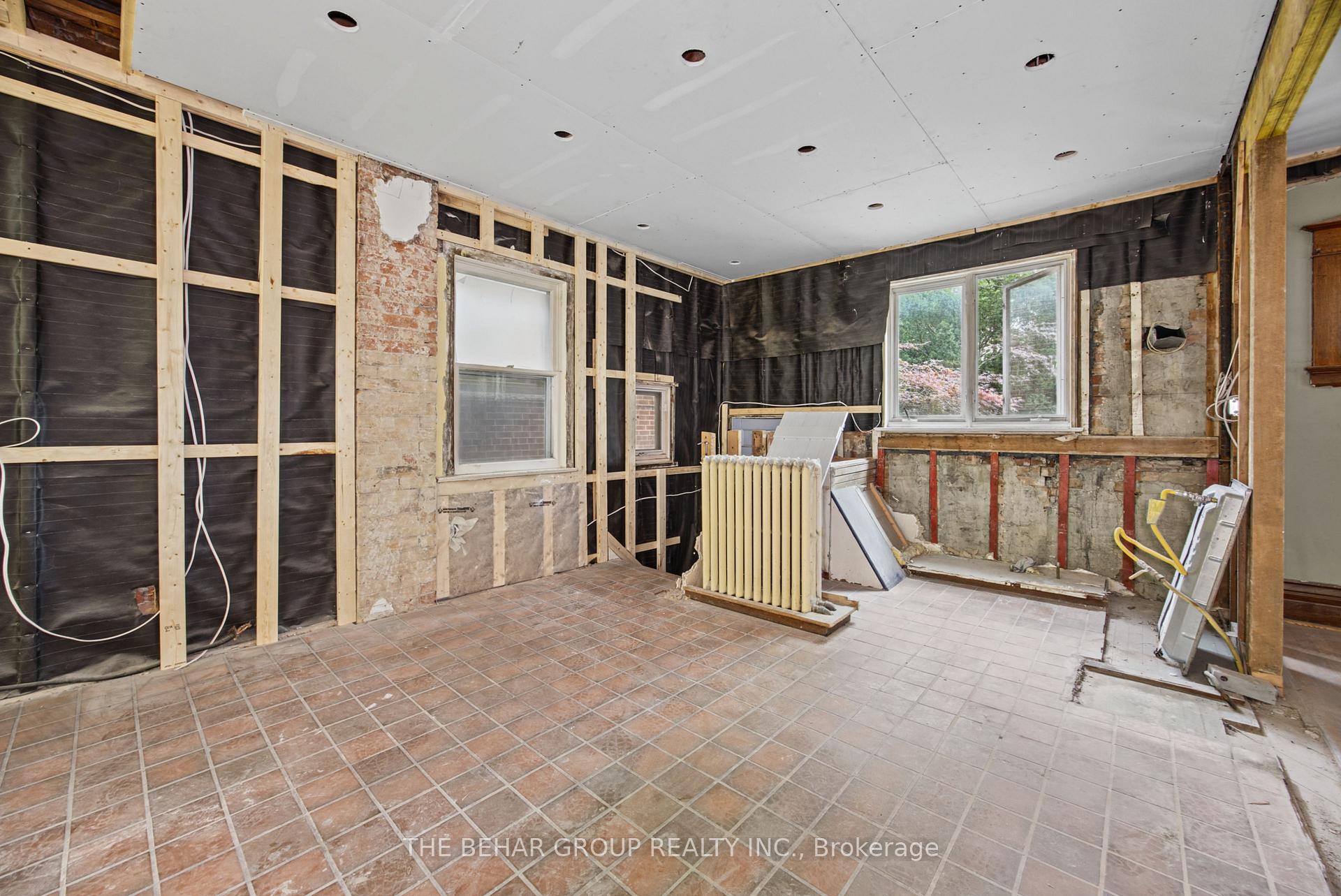 Photo 10 of 319 Indian Road, Toronto, High Park-Swansea — HOMEH