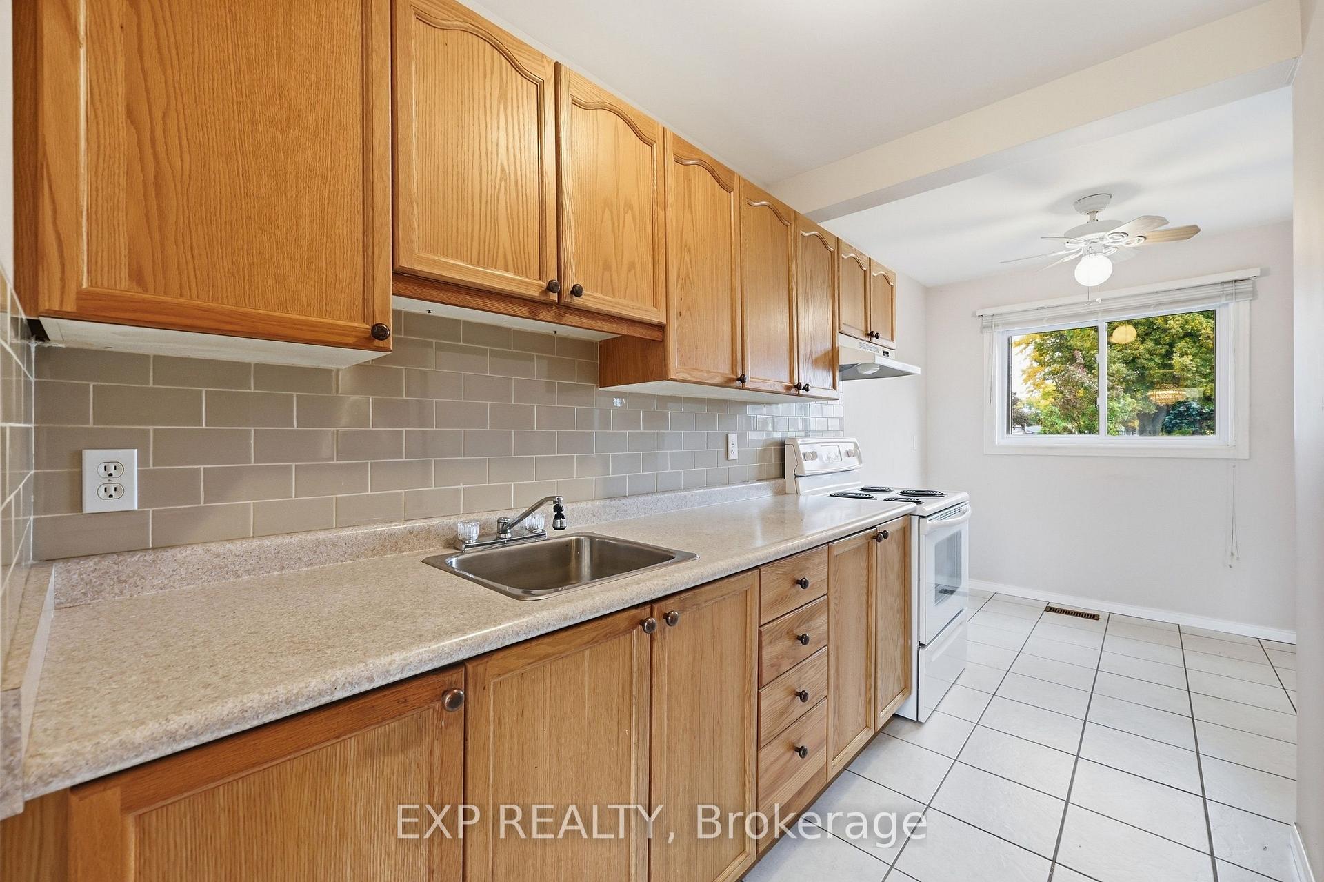 Photo 12 of Unit 38, 195 Queen Victoria Drive, Hamilton, Quinndale — HOMEH