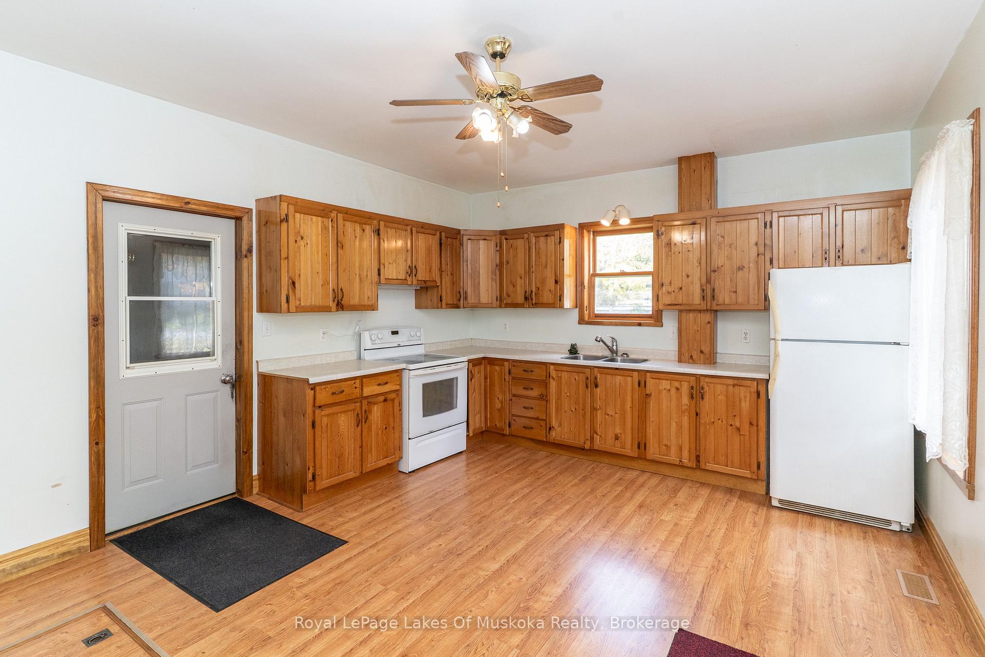 Photo 7 of 14 Ewing Street, Bracebridge, Monck (Bracebridge) — HOMEH