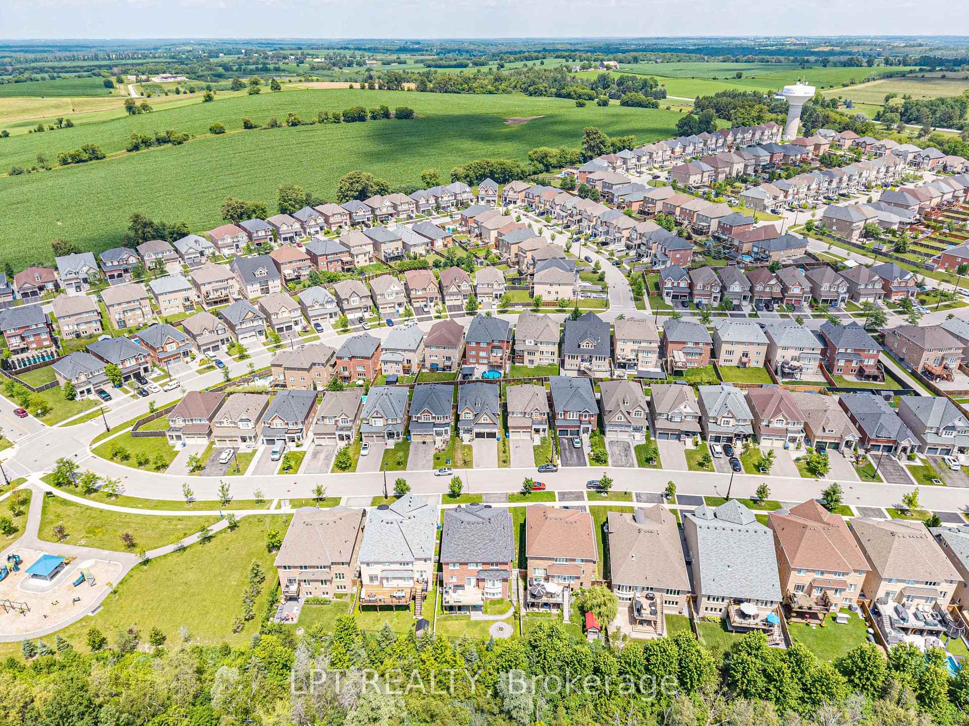 Photo 4 of 20 Manor Forest Road, East Gwillimbury, Mt Albert — HOMEH