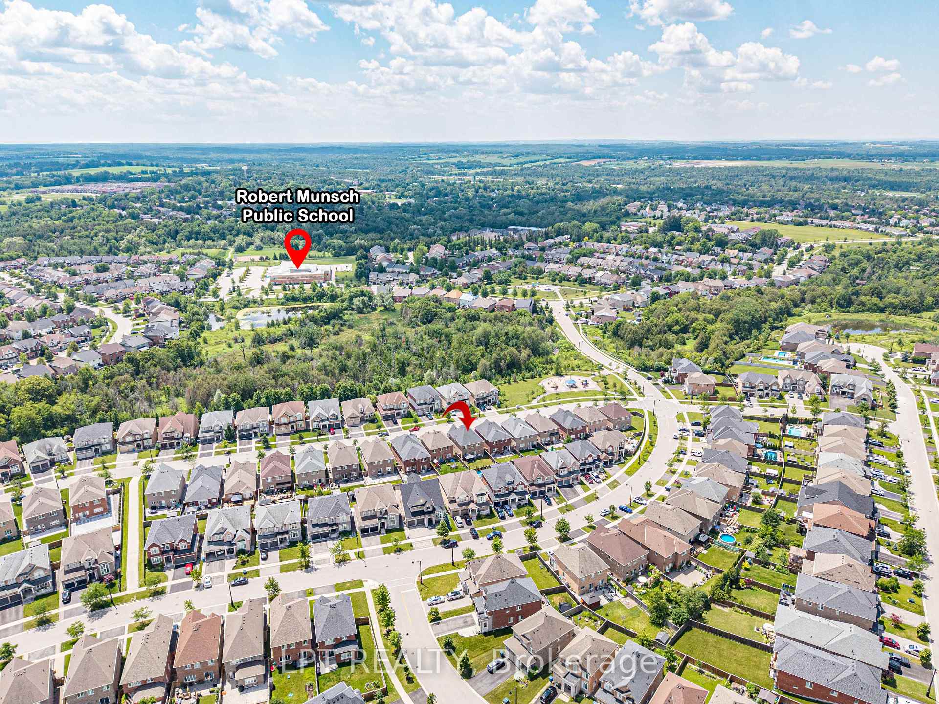 Photo 6 of 20 Manor Forest Road, East Gwillimbury, Mt Albert — HOMEH