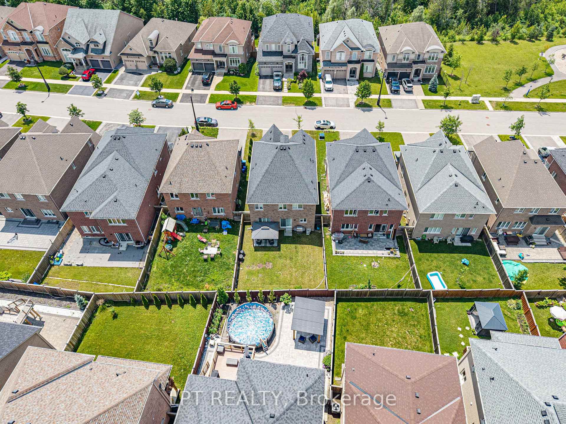 Photo 7 of 20 Manor Forest Road, East Gwillimbury, Mt Albert — HOMEH