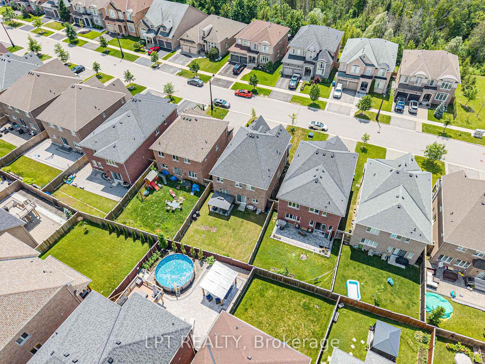 Photo 8 of 20 Manor Forest Road, East Gwillimbury, Mt Albert — HOMEH