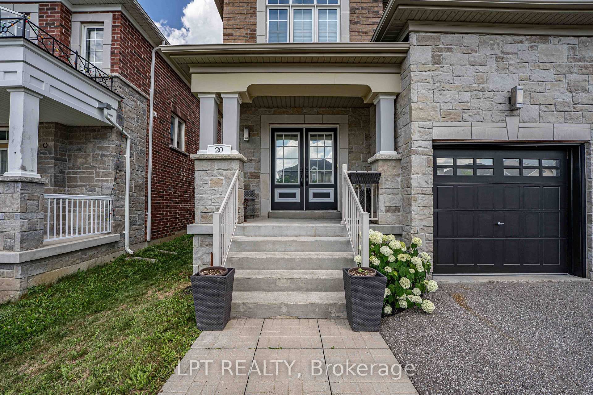 Photo 10 of 20 Manor Forest Road, East Gwillimbury, Mt Albert — HOMEH