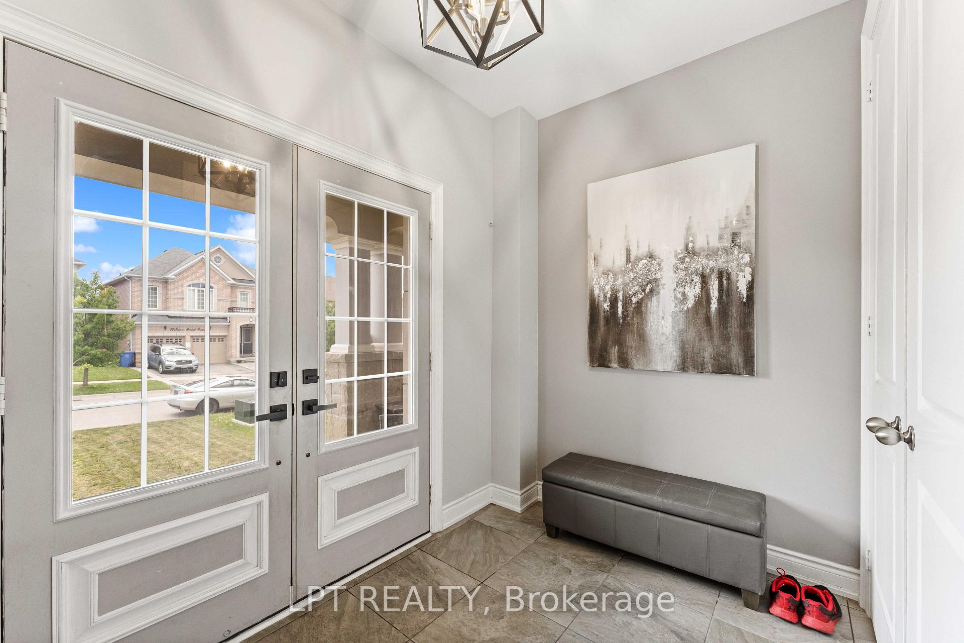 Photo 12 of 20 Manor Forest Road, East Gwillimbury, Mt Albert — HOMEH