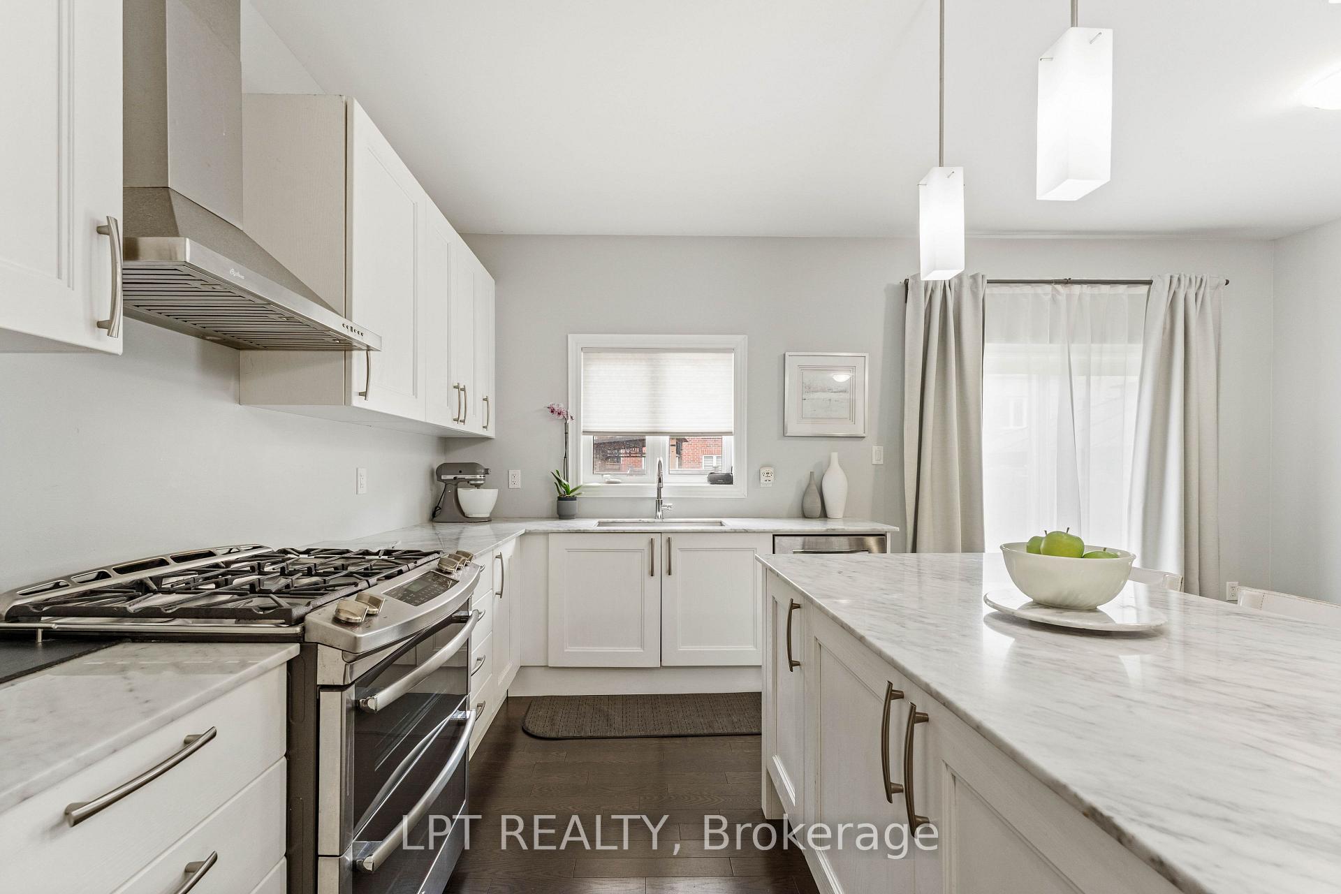 Photo 16 of 20 Manor Forest Road, East Gwillimbury, Mt Albert — HOMEH
