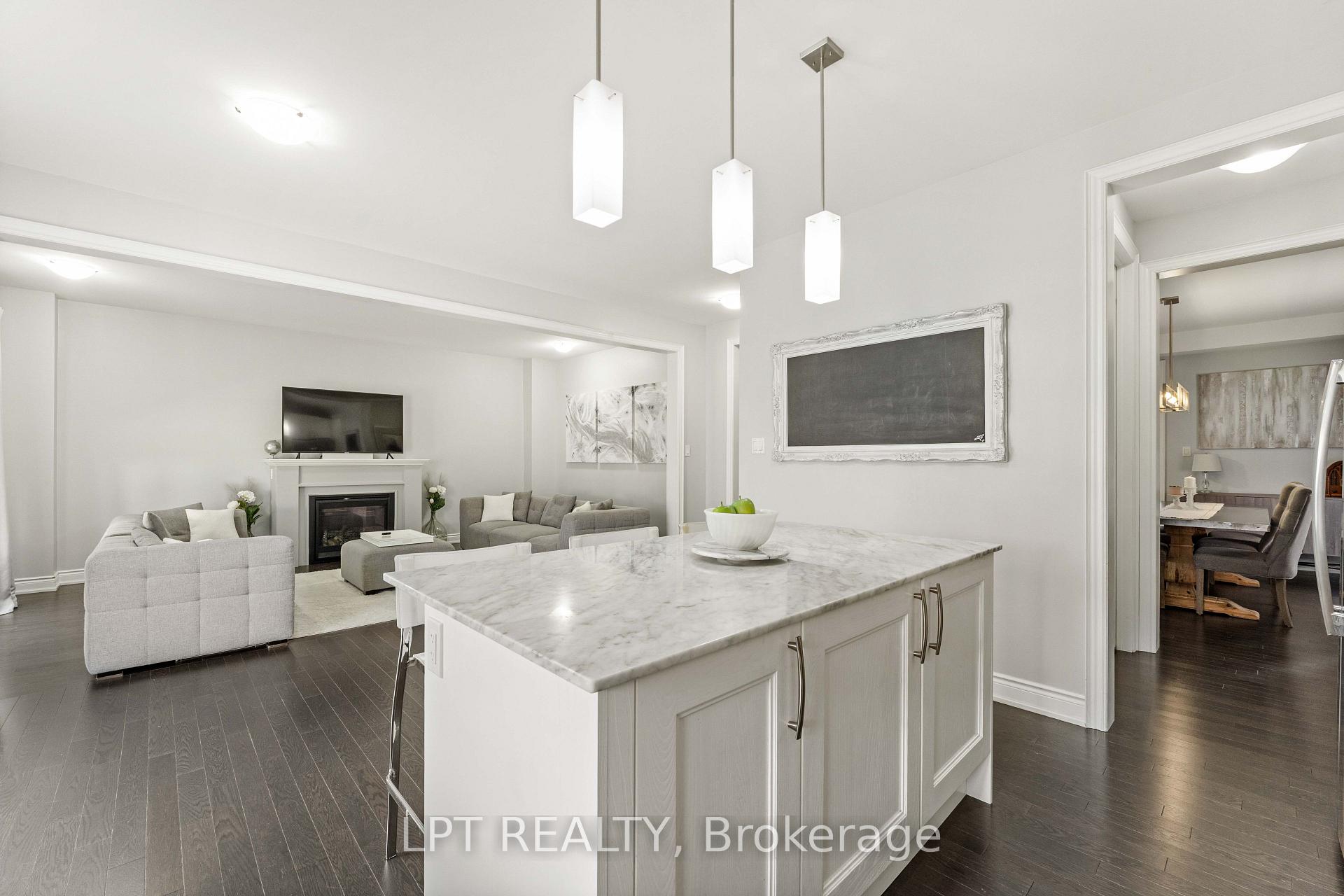 Photo 17 of 20 Manor Forest Road, East Gwillimbury, Mt Albert — HOMEH