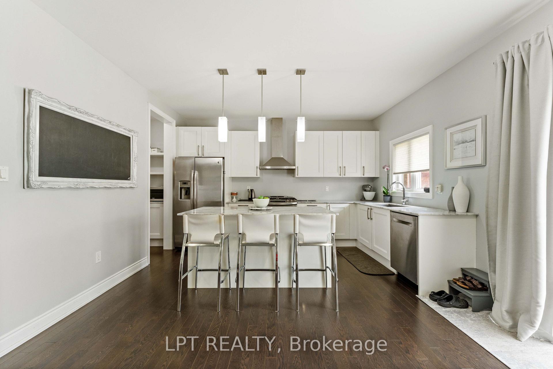 Photo 18 of 20 Manor Forest Road, East Gwillimbury, Mt Albert — HOMEH
