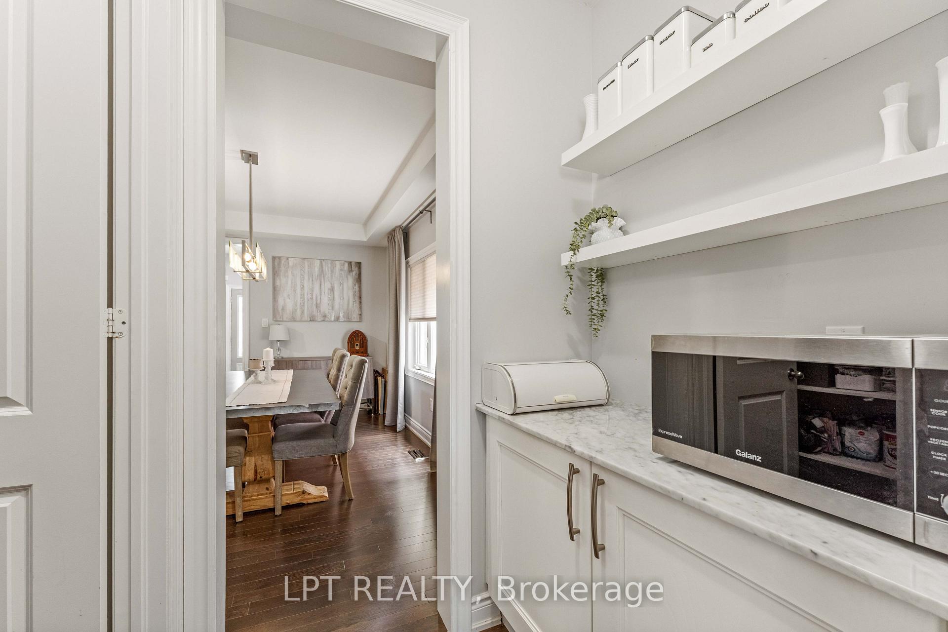 Photo 19 of 20 Manor Forest Road, East Gwillimbury, Mt Albert — HOMEH