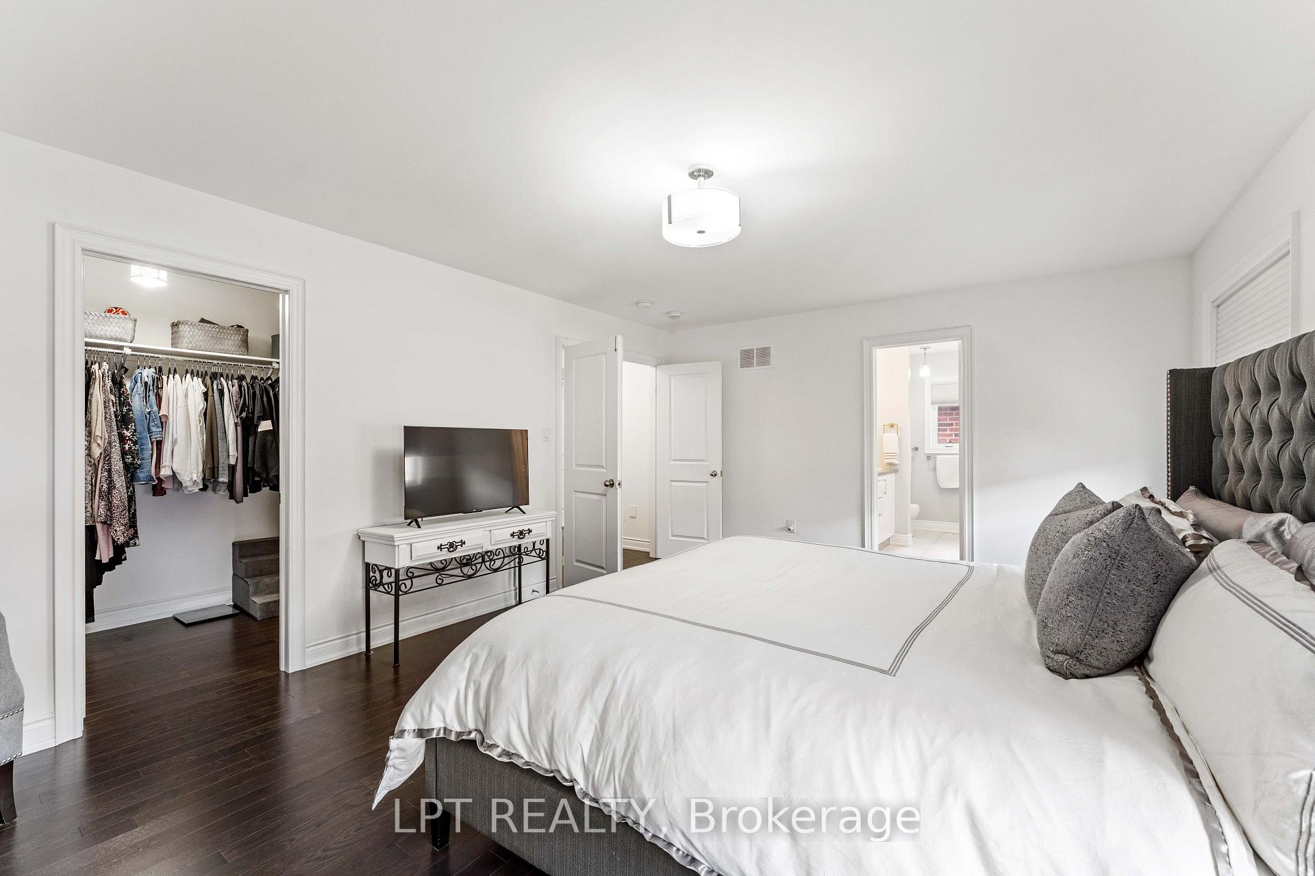 Photo 25 of 20 Manor Forest Road, East Gwillimbury, Mt Albert — HOMEH