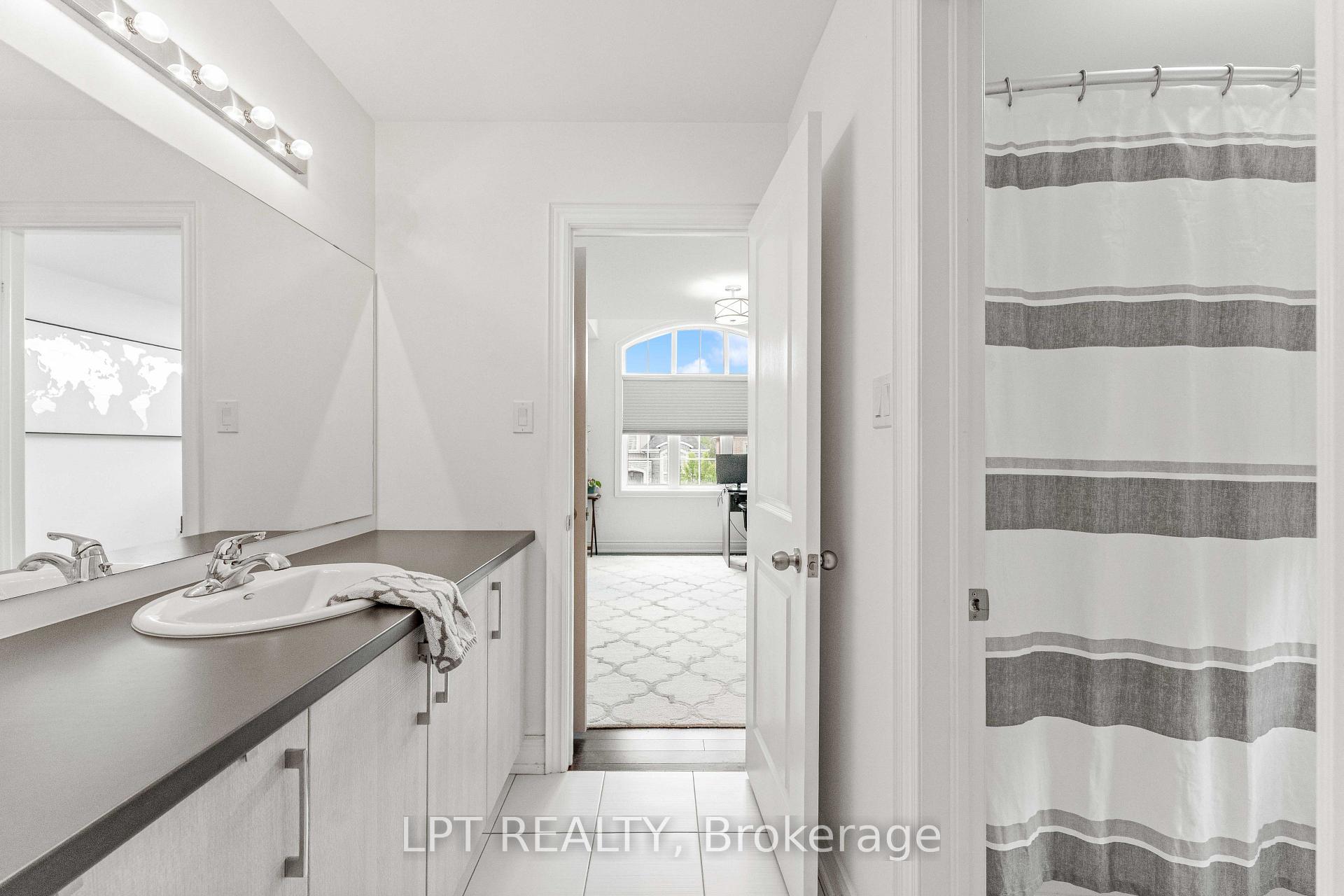 Photo 31 of 20 Manor Forest Road, East Gwillimbury, Mt Albert — HOMEH