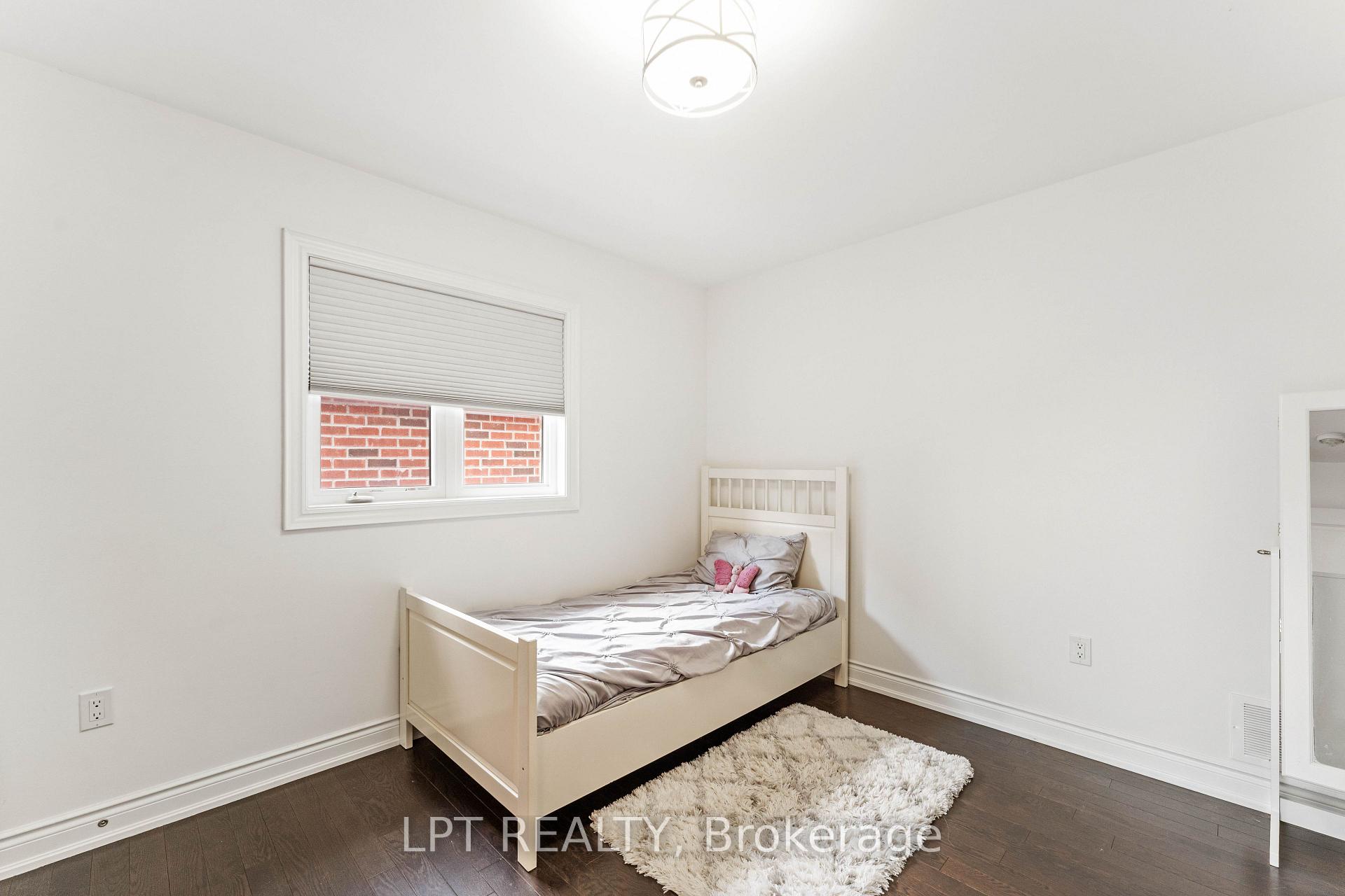 Photo 32 of 20 Manor Forest Road, East Gwillimbury, Mt Albert — HOMEH