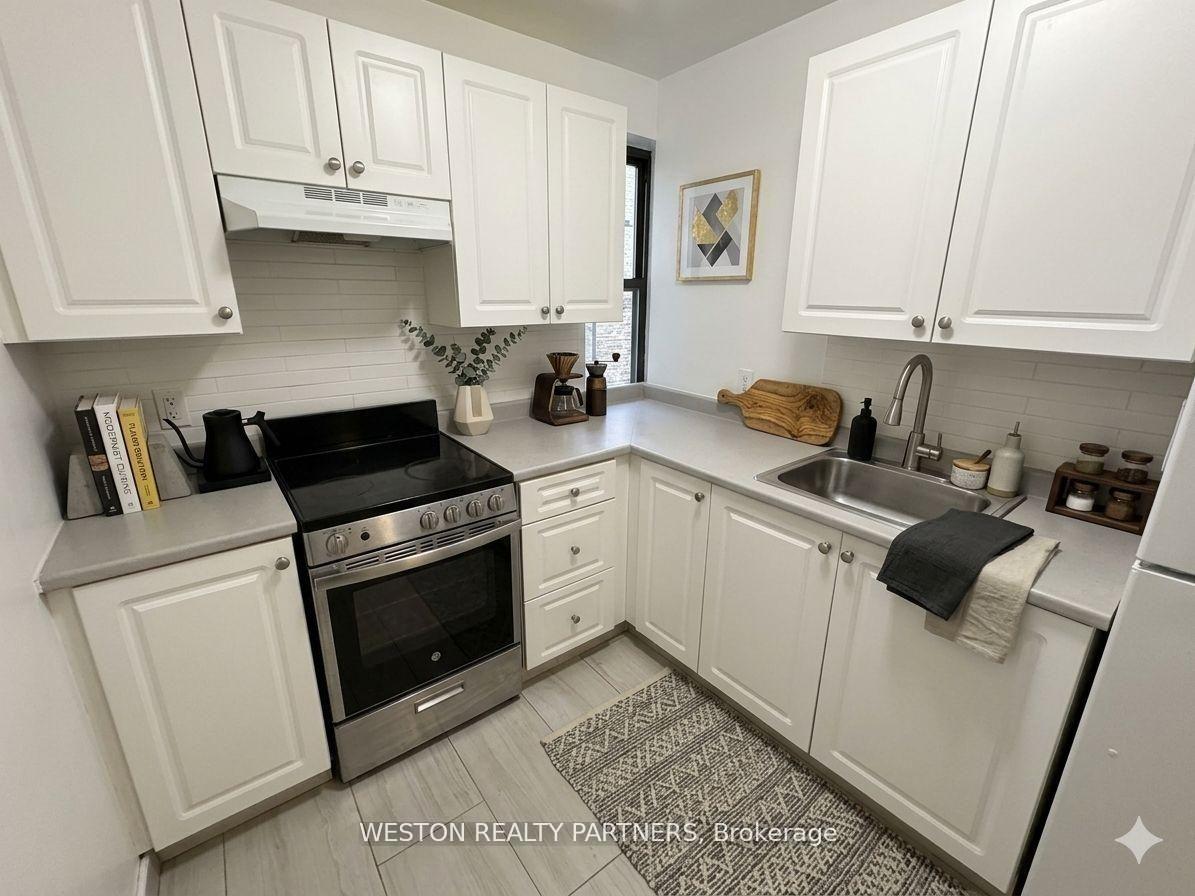 Photo 4 of Unit 709, 88 Wellesley Street E, Toronto, Church-Yonge Corridor — HOMEH