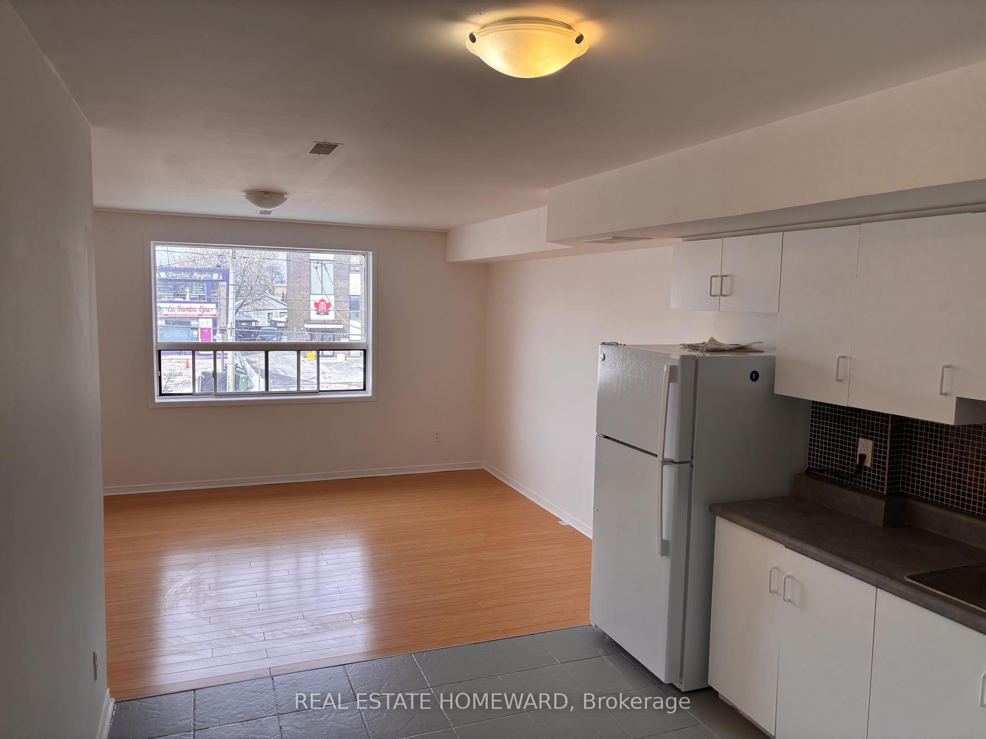 Photo 3 of Unit Upper, 879A Wilson Avenue, North York, Downsview-Roding-CFB — HOMEH