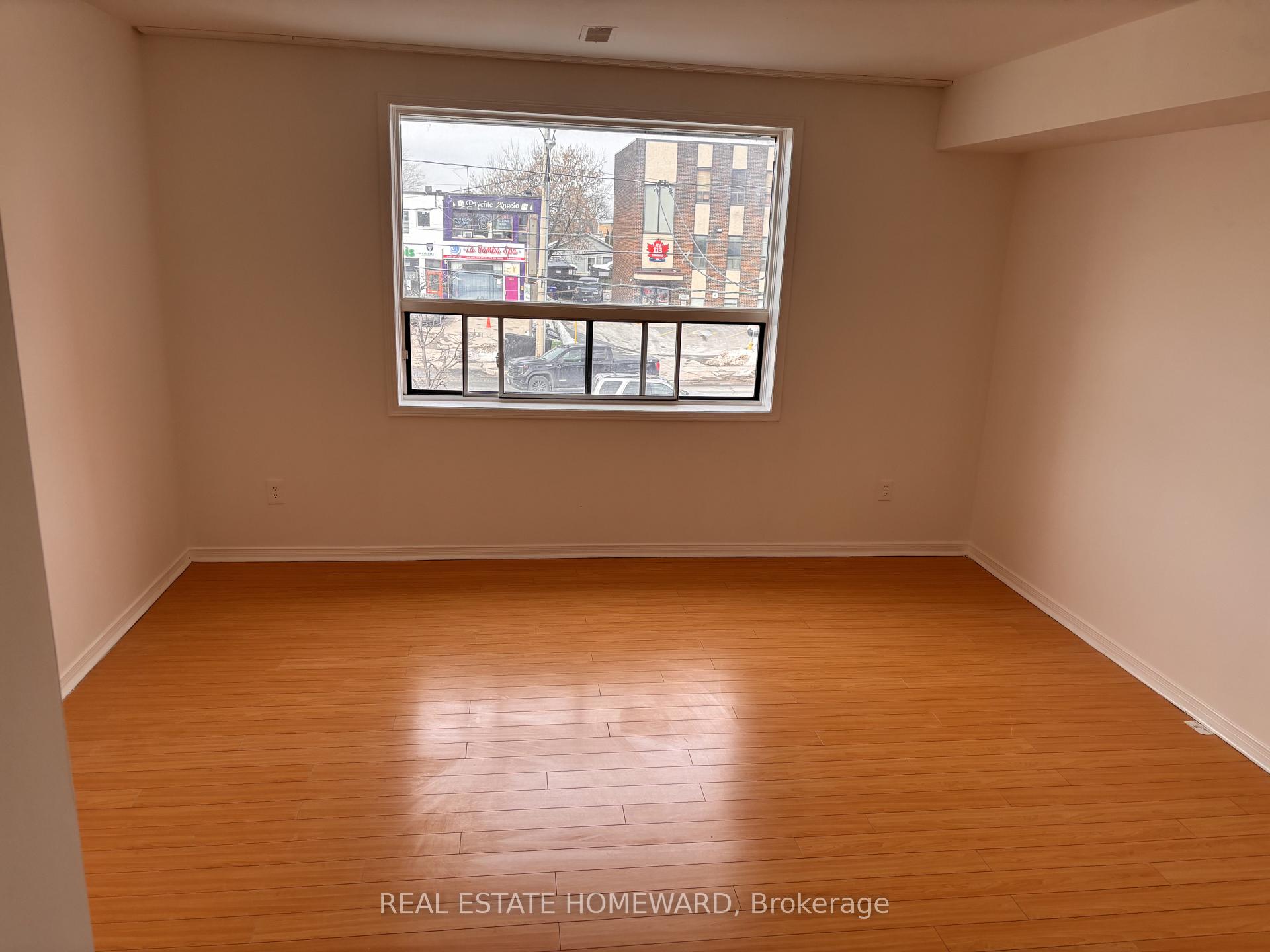 Photo 4 of Unit Upper, 879A Wilson Avenue, North York, Downsview-Roding-CFB — HOMEH